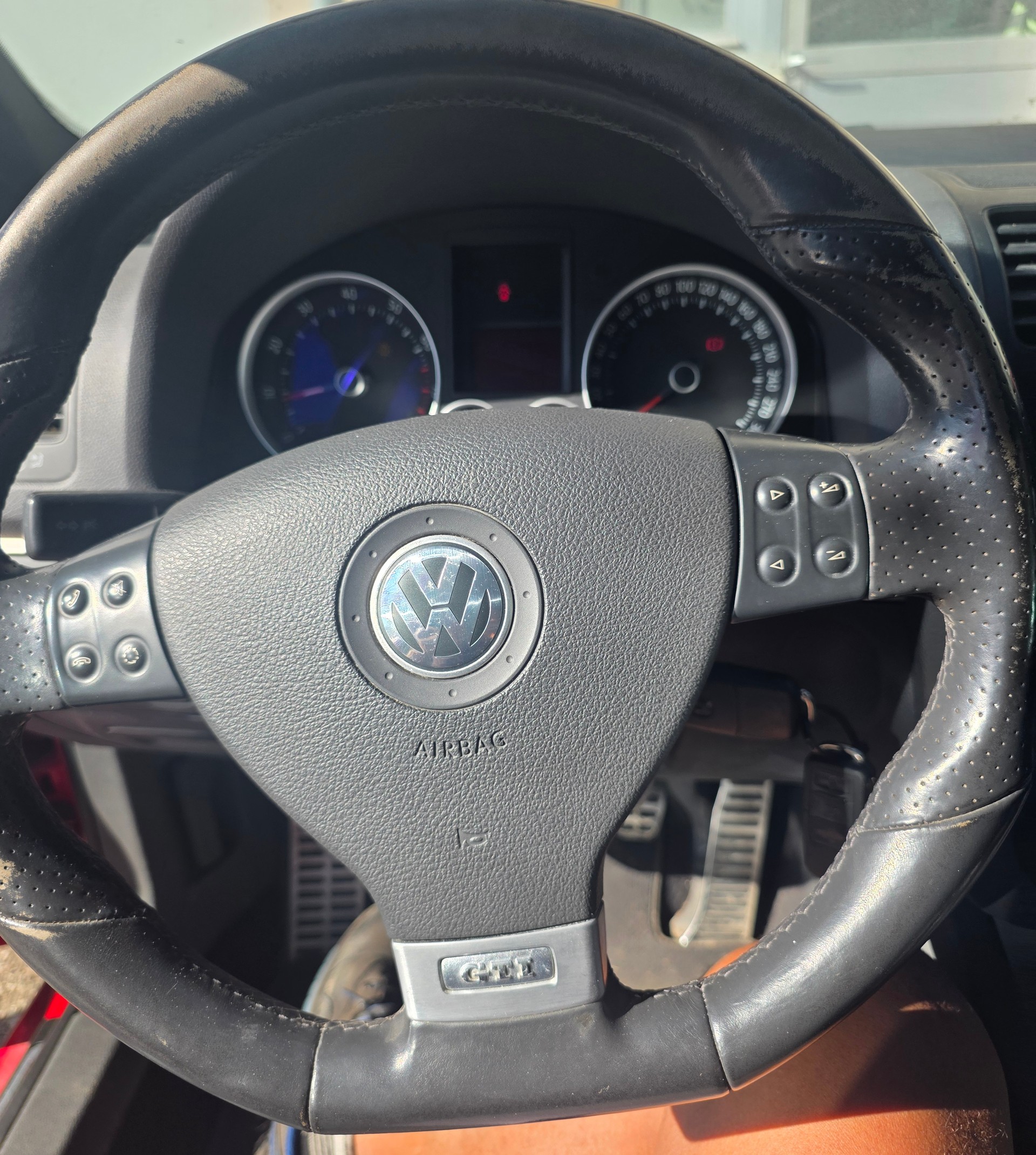VW Golf 2.0 TFSI GTI-image-2