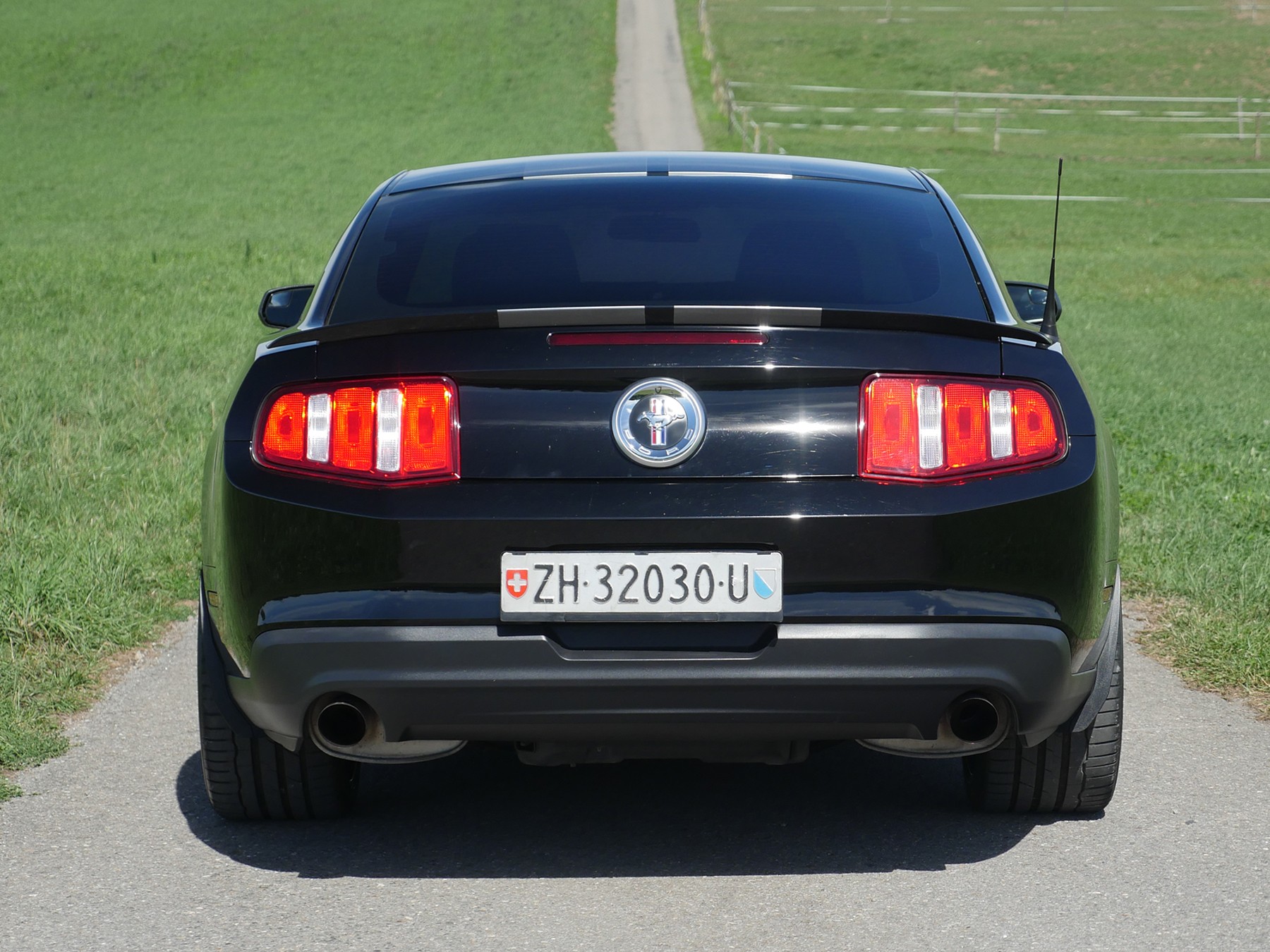 FORD Mustang GT 3.7 V6 6-Speed-image-7
