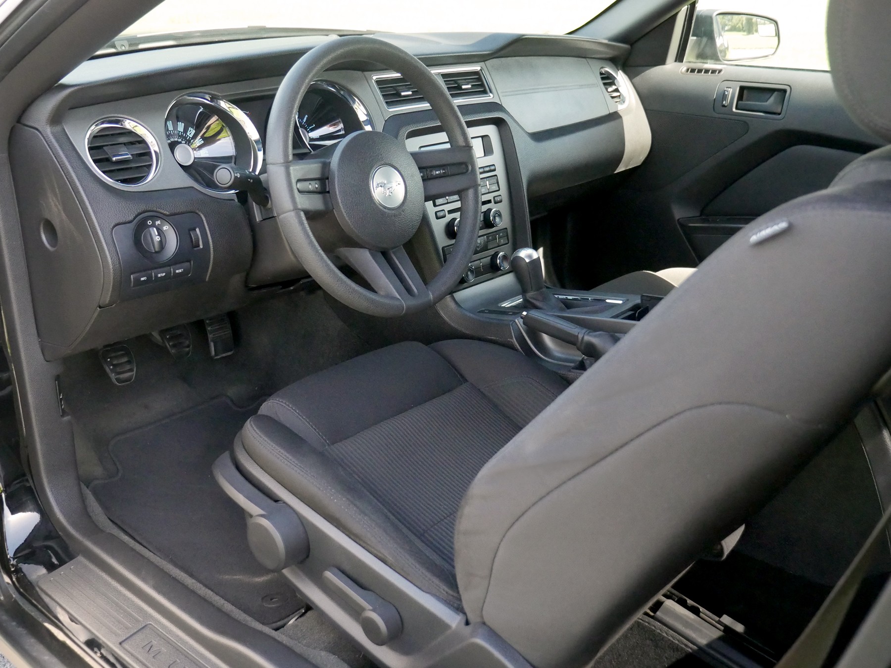 FORD Mustang GT 3.7 V6 6-Speed-image-9
