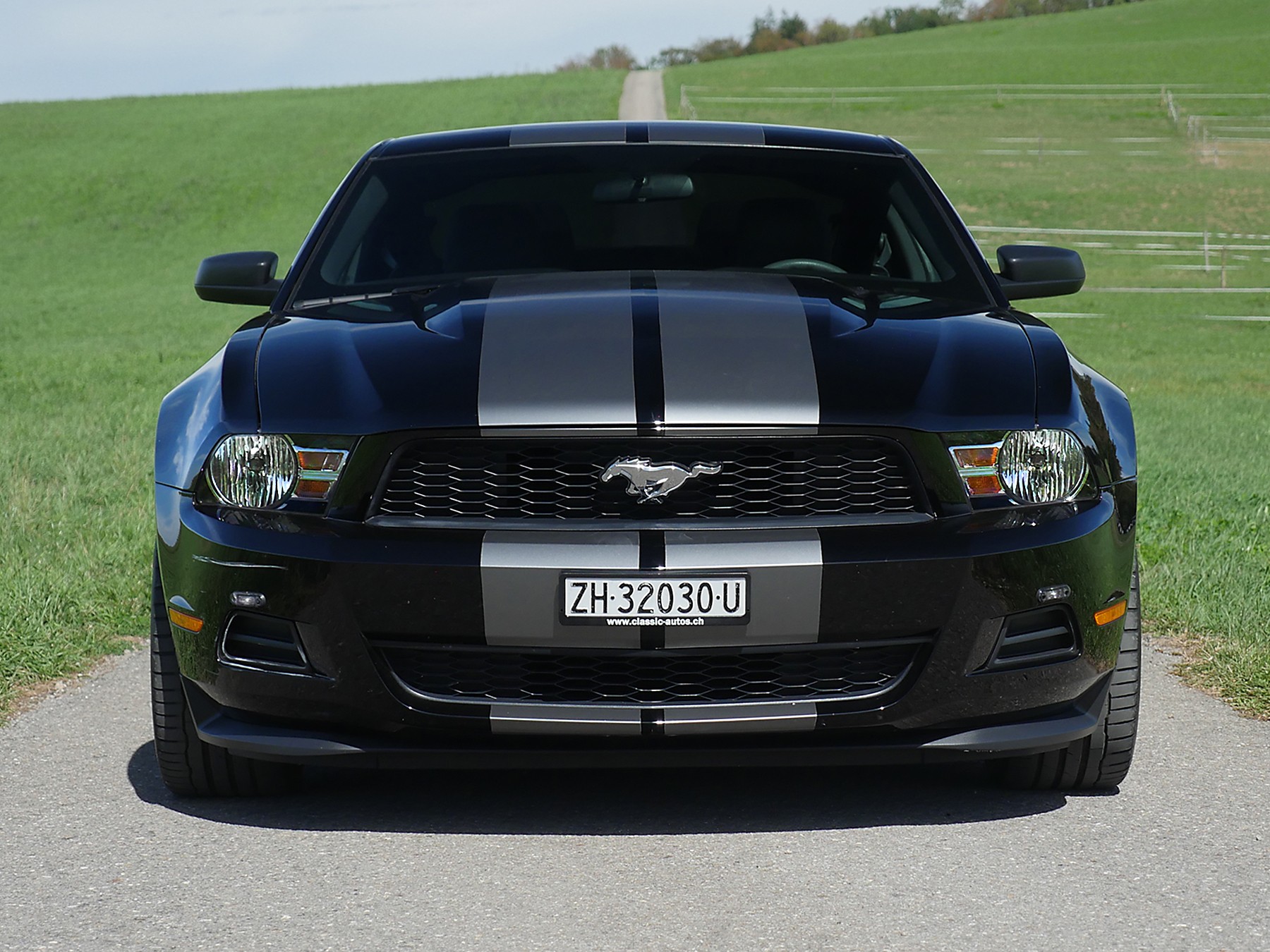 FORD Mustang GT 3.7 V6 6-Speed-image-2