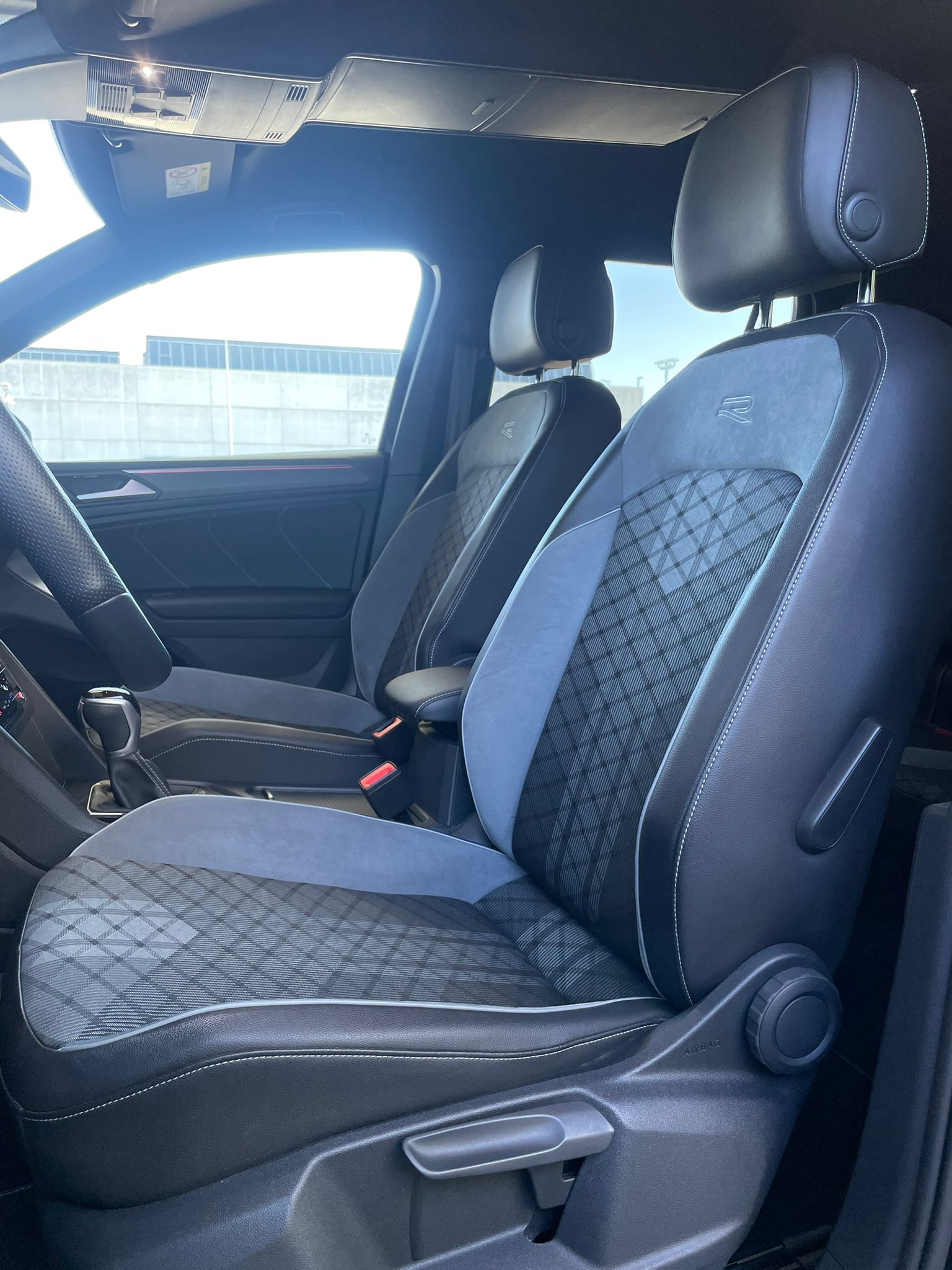 VW Tiguan 2.0 TDI SCR R-Line DSG-image-5