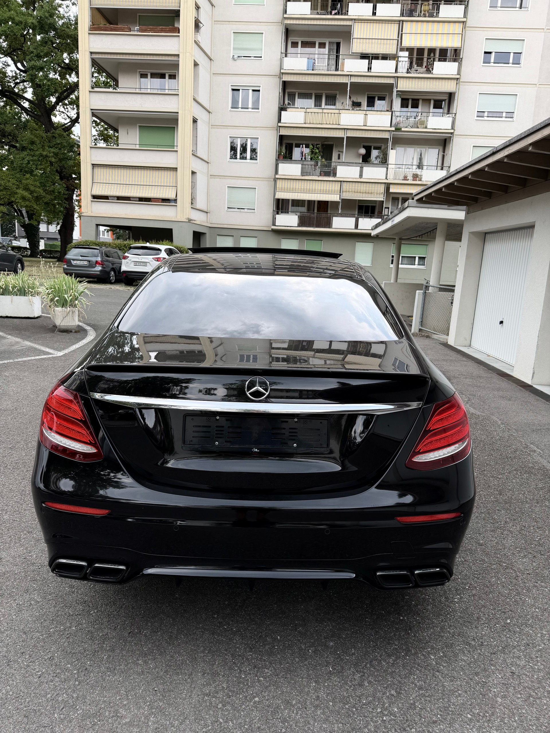 MERCEDES-BENZ E 200 AMG Line 4matic-image-2