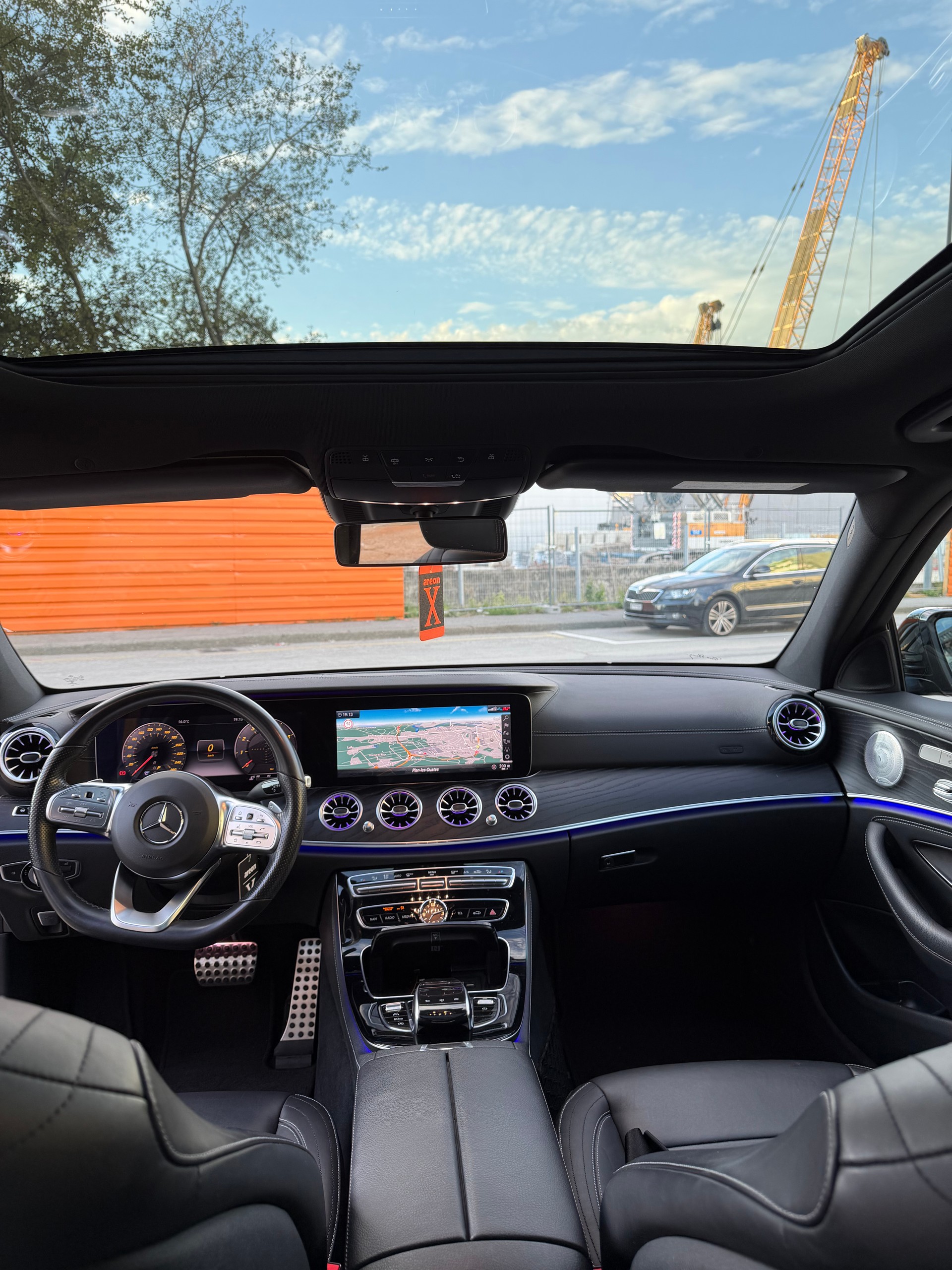 MERCEDES-BENZ E 200 AMG Line 4matic-image-3