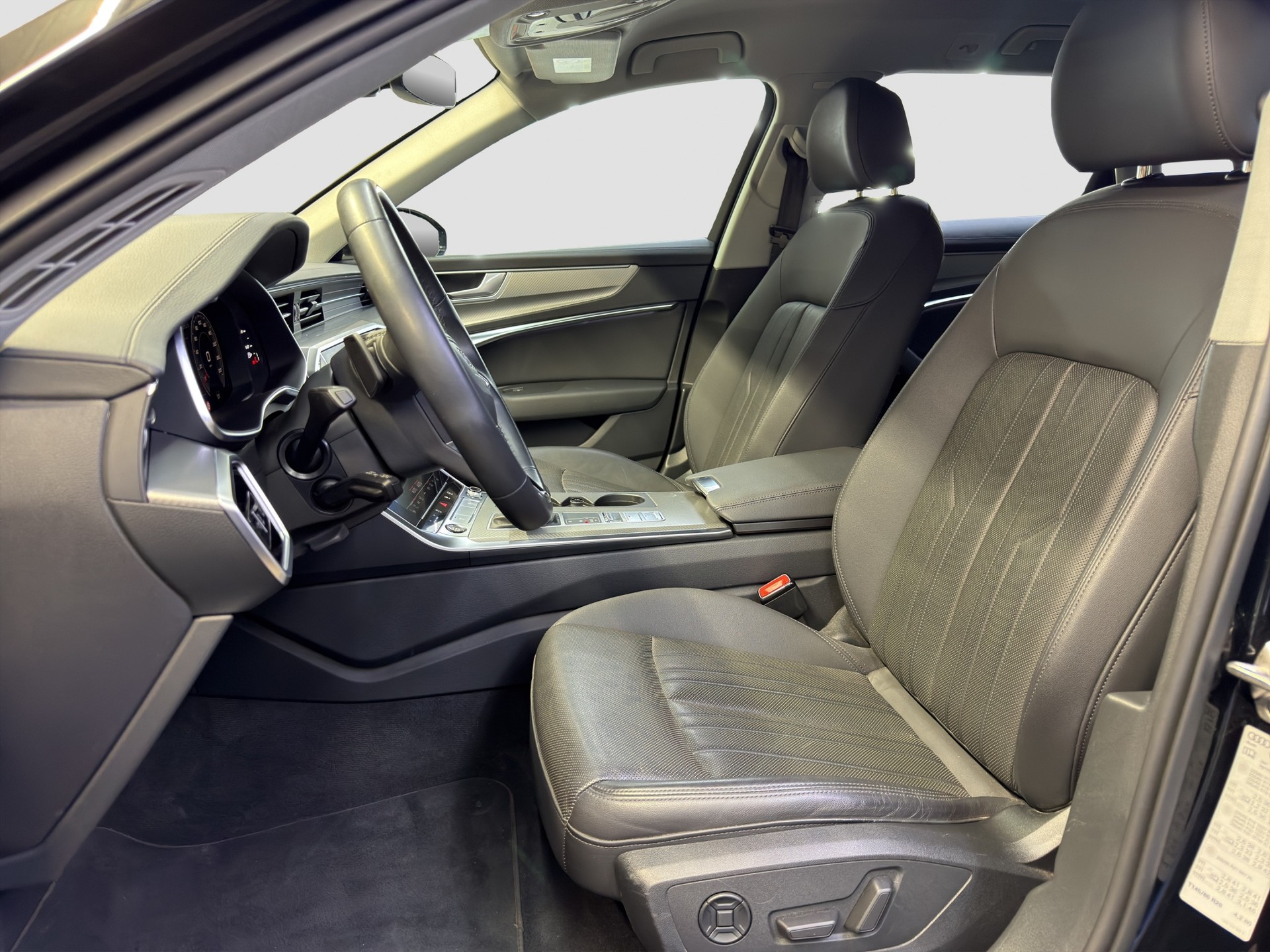 AUDI A6 Avant 45 TFSI Design S-tronic-image-11