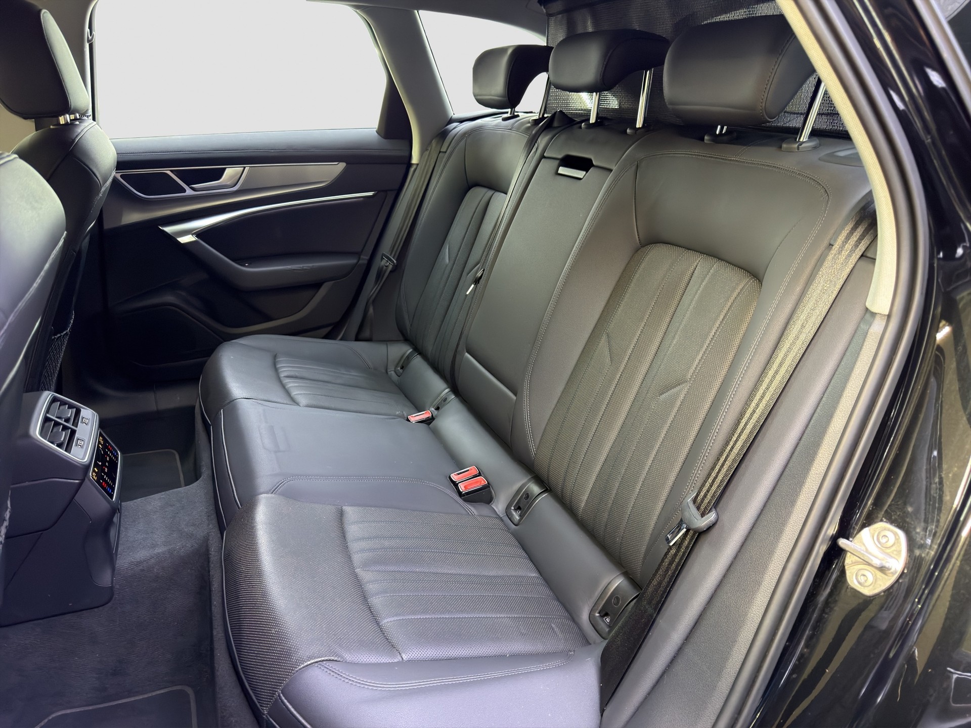 AUDI A6 Avant 45 TFSI Design S-tronic-image-12