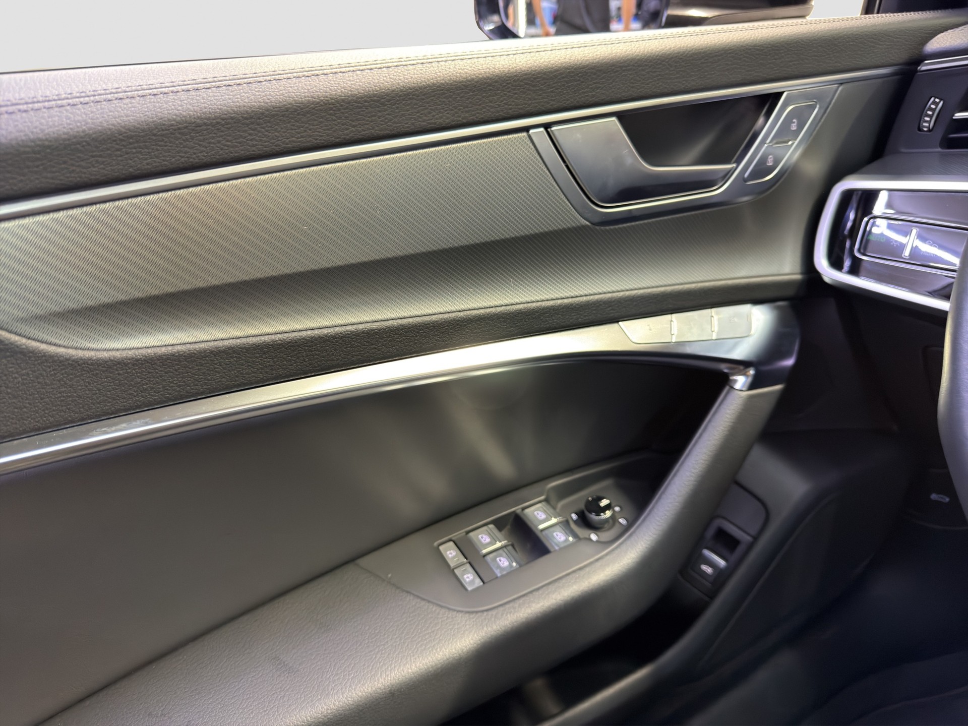 AUDI A6 Avant 45 TFSI Design S-tronic-image-24