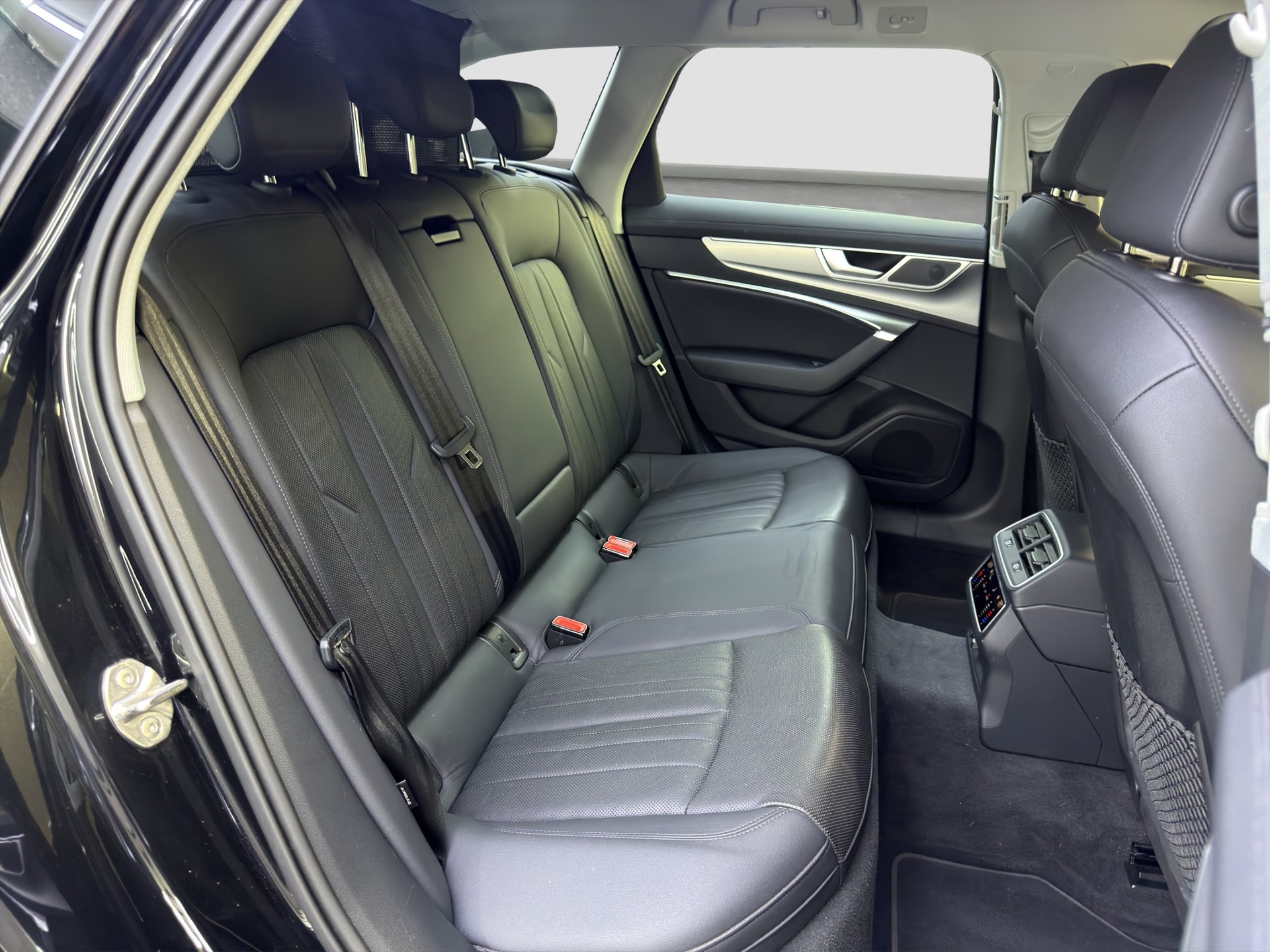 AUDI A6 Avant 45 TFSI Design S-tronic-image-14