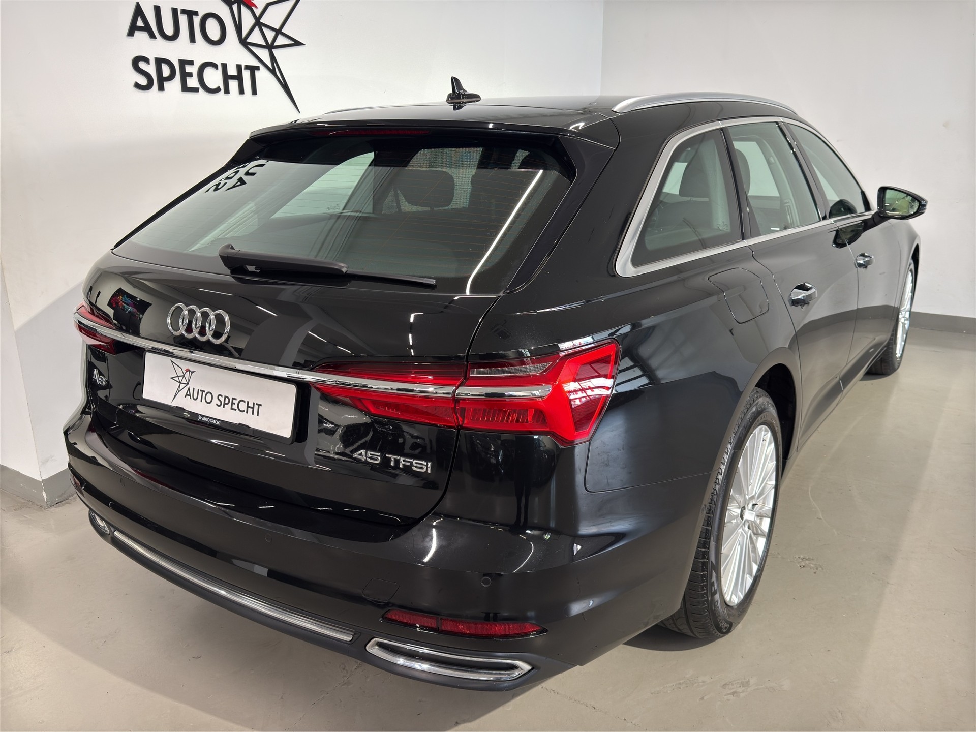 AUDI A6 Avant 45 TFSI Design S-tronic-image-4