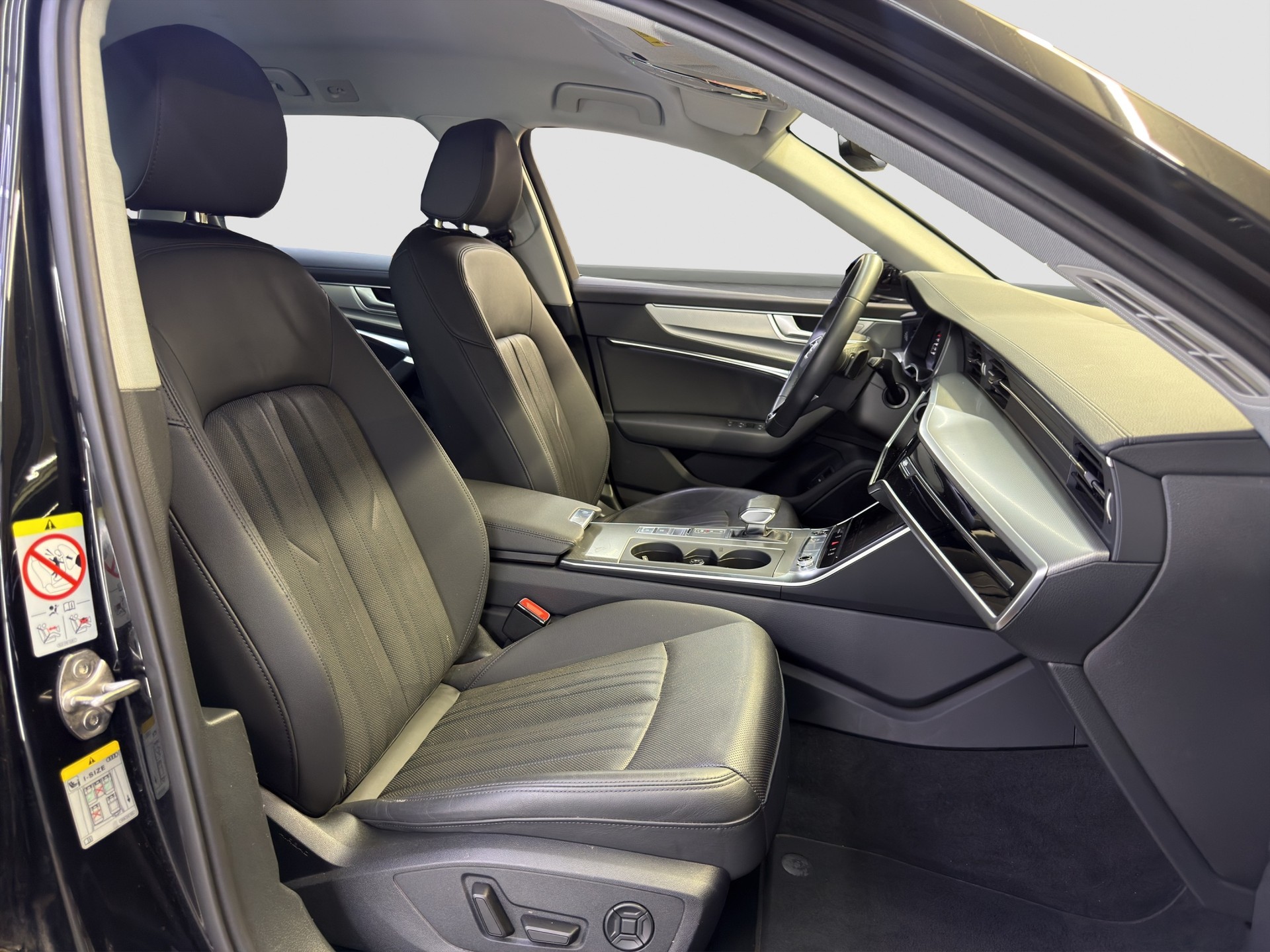 AUDI A6 Avant 45 TFSI Design S-tronic-image-13