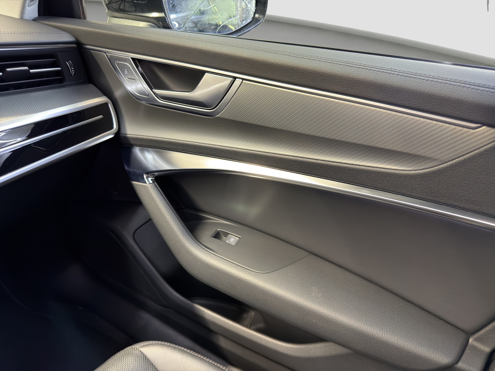 AUDI A6 Avant 45 TFSI Design S-tronic-image-25