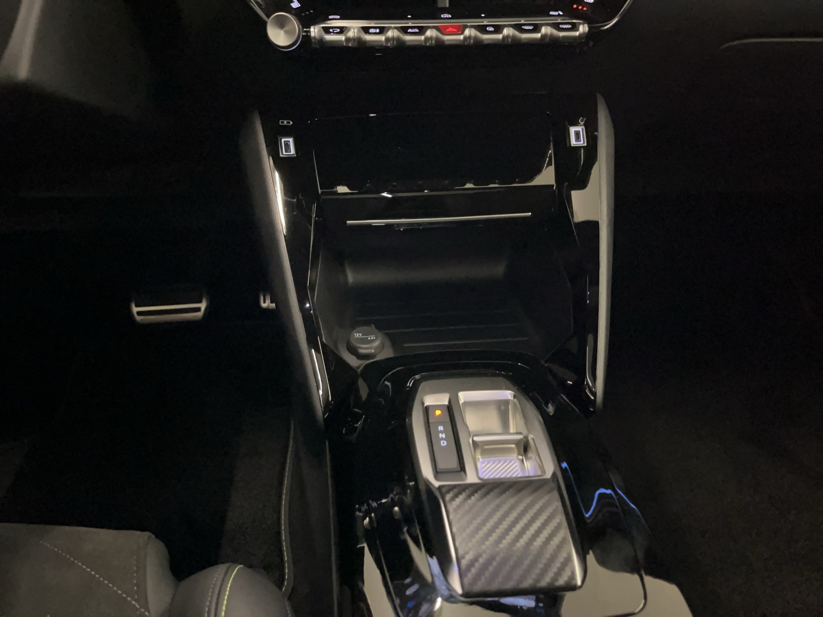 PEUGEOT 208 1.2 Hybrid 145 GT Exclusive-image-11