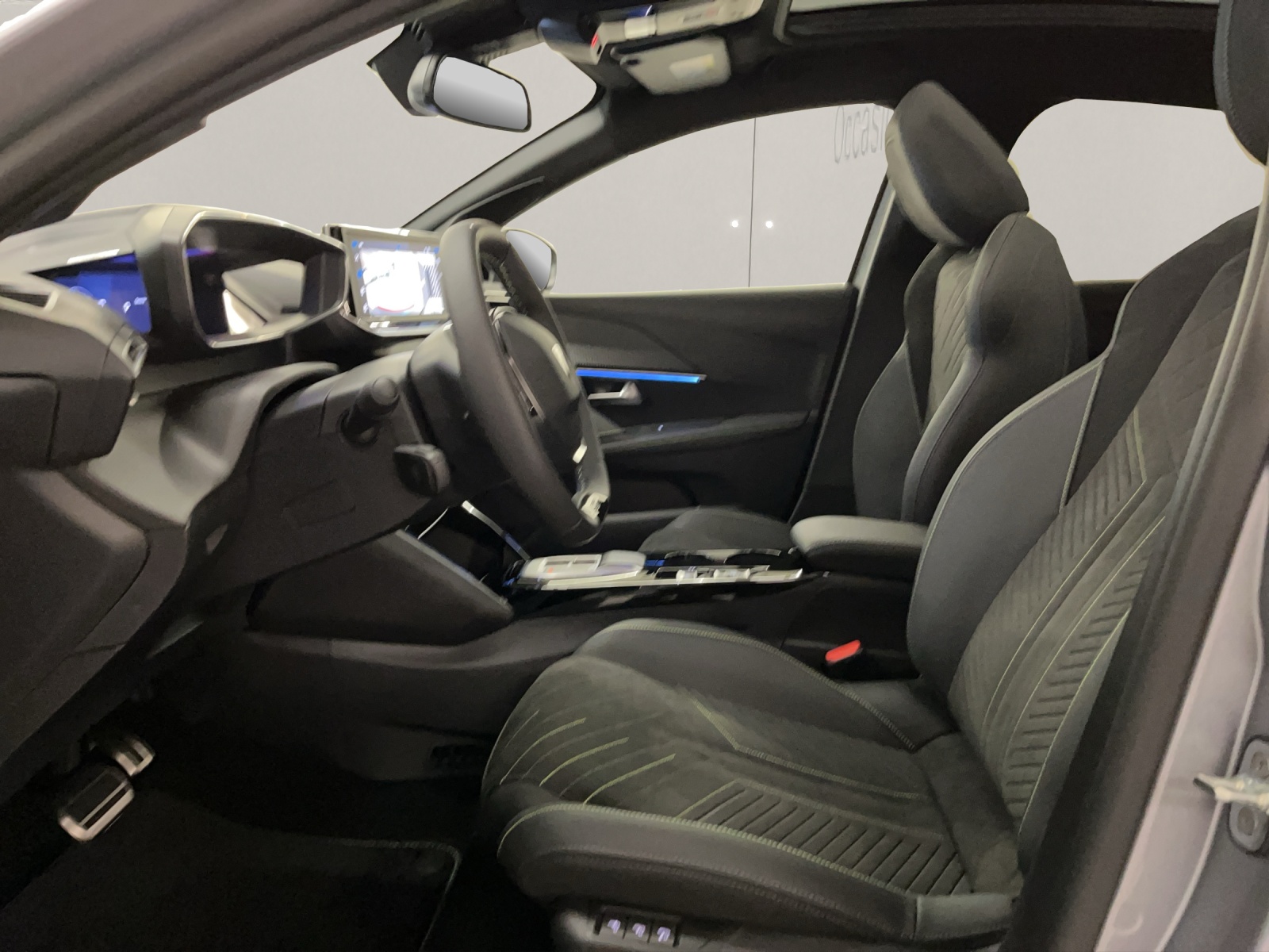 PEUGEOT 208 1.2 Hybrid 145 GT Exclusive-image-6