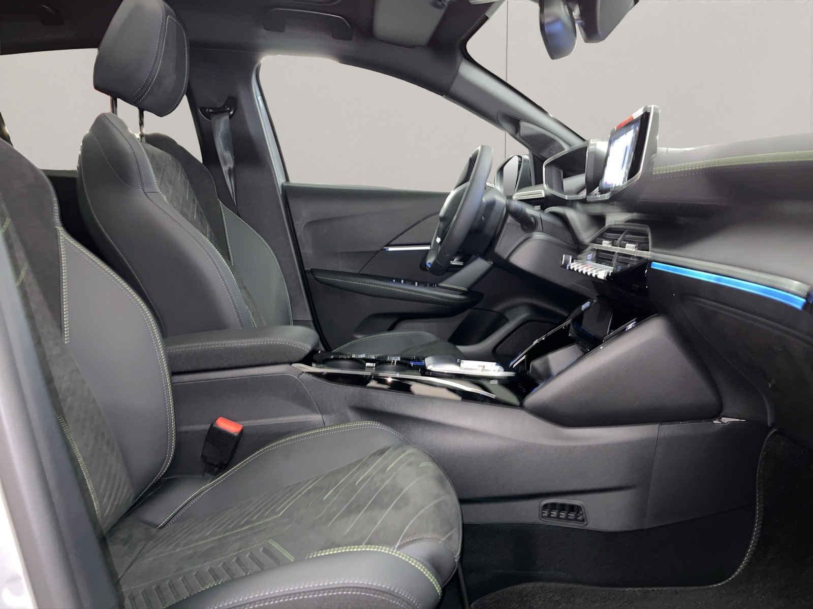 PEUGEOT 208 1.2 Hybrid 145 GT Exclusive-image-12