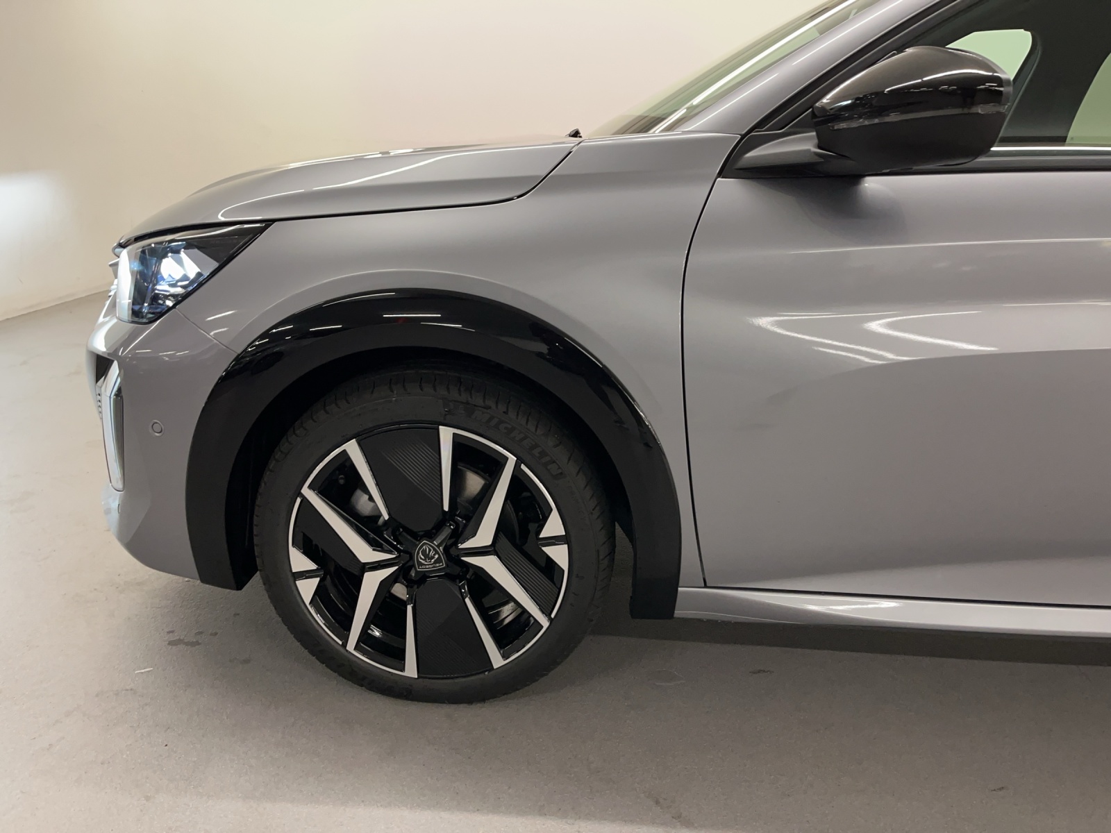 PEUGEOT 208 1.2 Hybrid 145 GT Exclusive-image-16