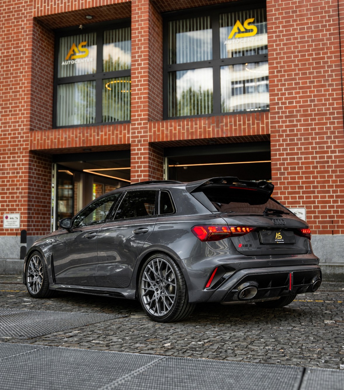 AUDI RS3 Sportback 2.5 TSI Facelift *DAYTONA* TRAUM | R8-SCHALENSITZE | PANORAMA | CARBON | WERKSGARANTIE 5 Jahre-image-0