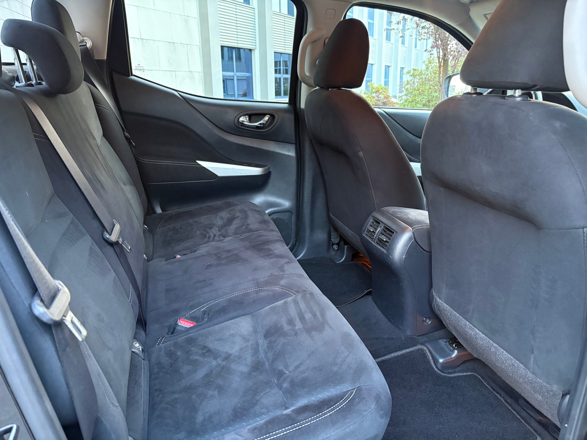 NISSAN Navara Double Cab Acenta 2.3 dCi 4WD-image-6