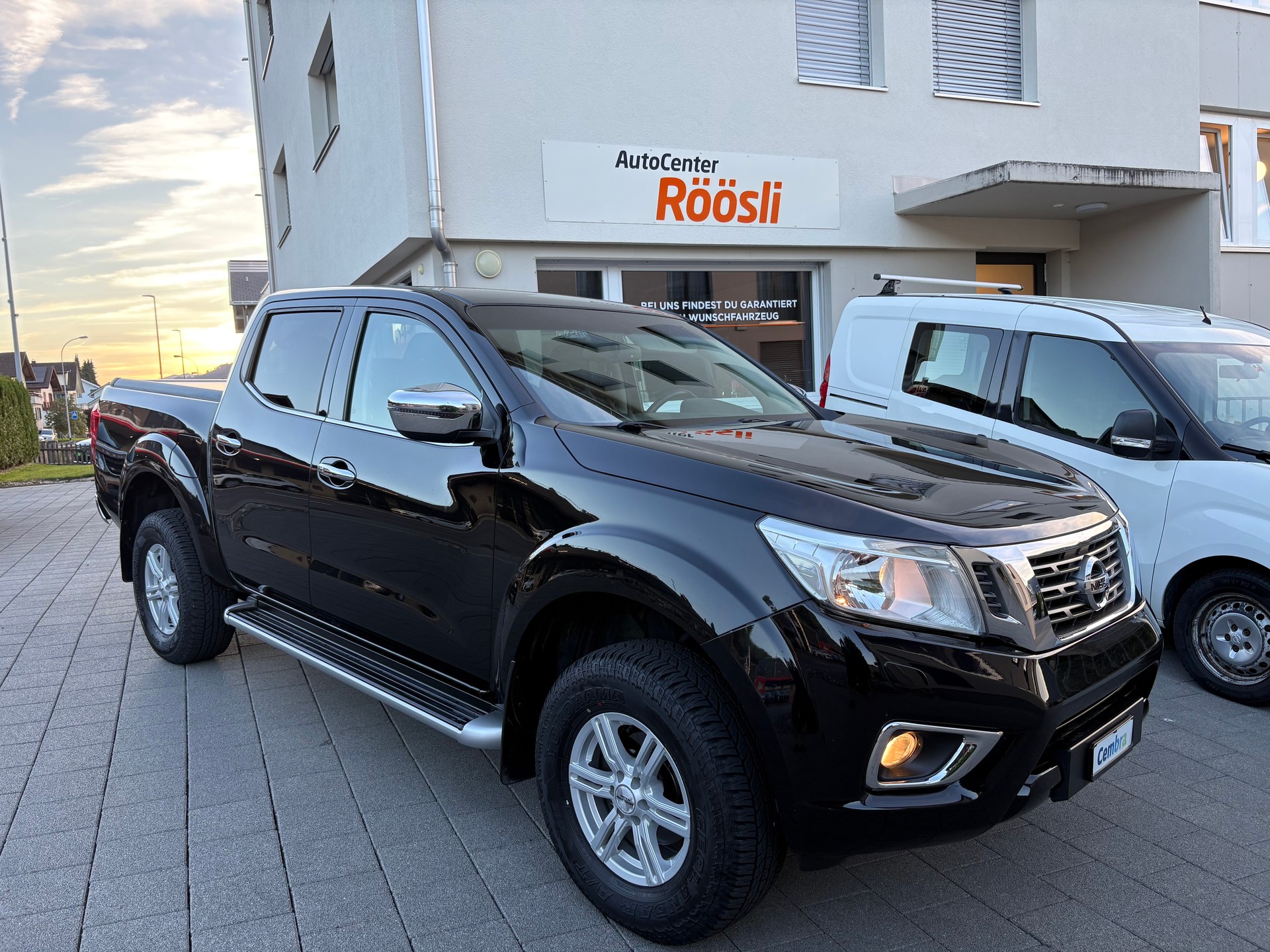 NISSAN Navara Double Cab Acenta 2.3 dCi 4WD-image-2