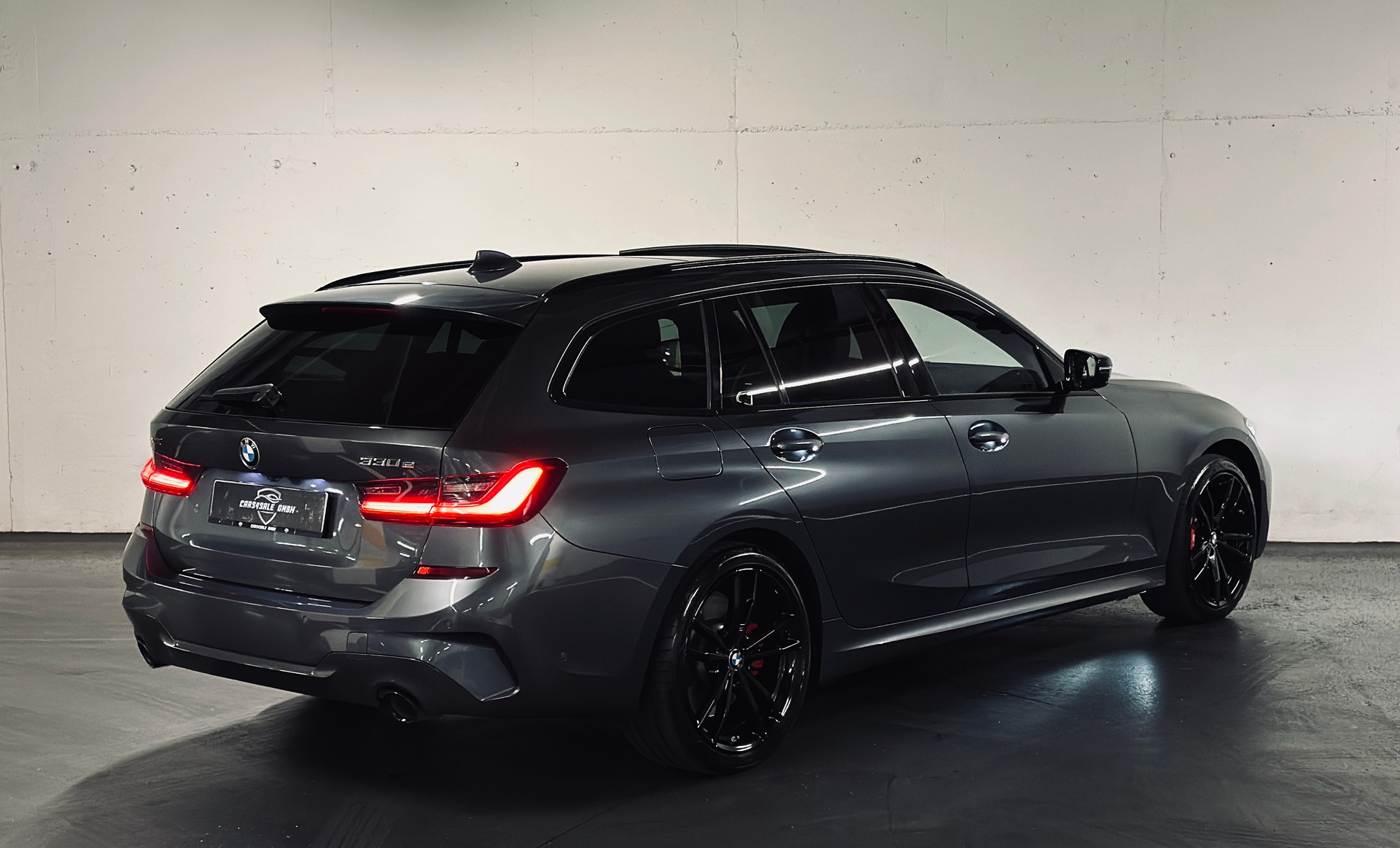 BMW 330e x-DriveTouring M-Sport SAG-image-2