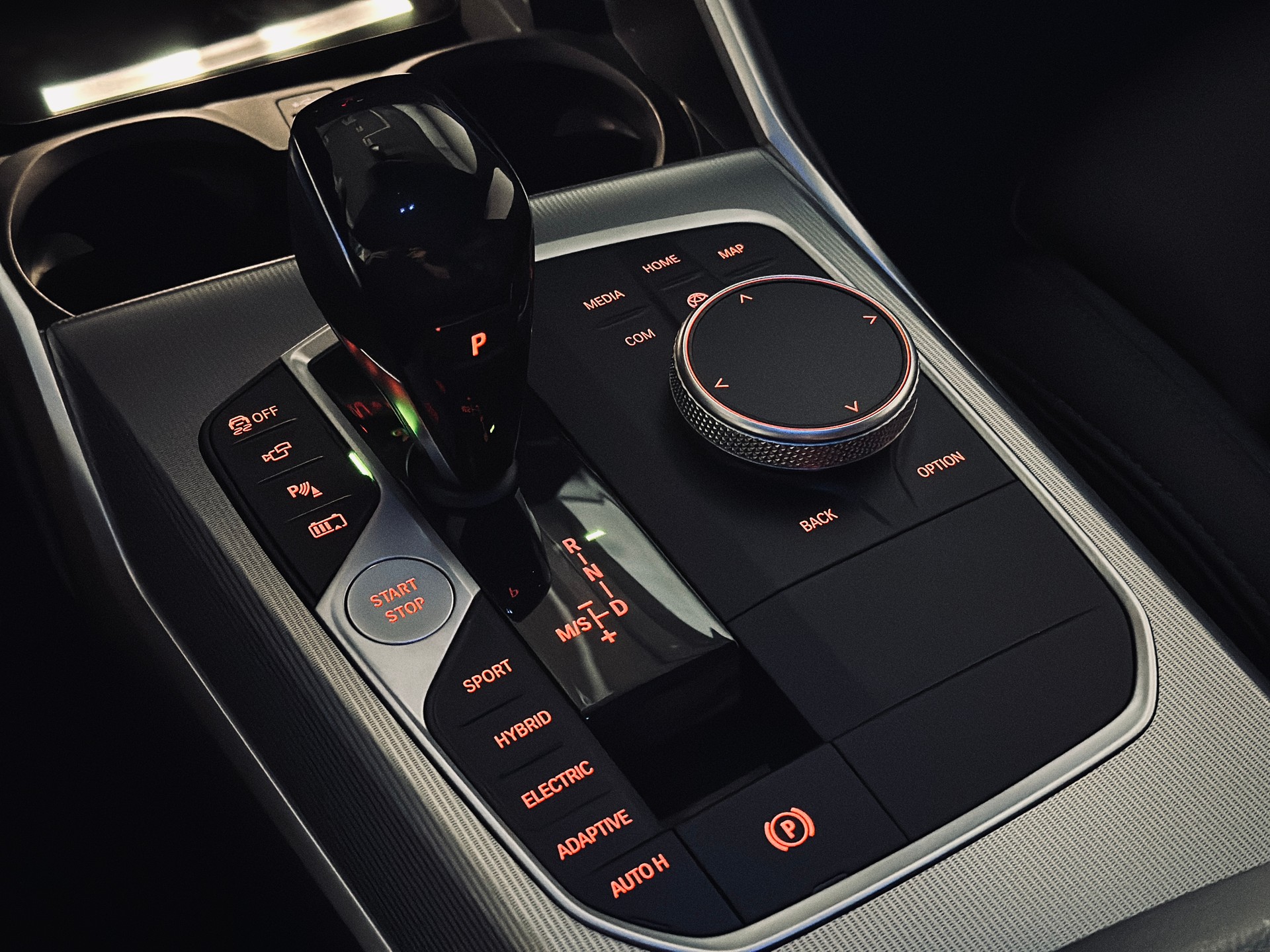 BMW 330e x-DriveTouring M-Sport SAG-image-13