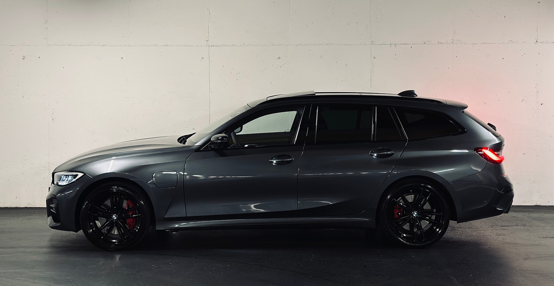BMW 330e x-DriveTouring M-Sport SAG-image-4