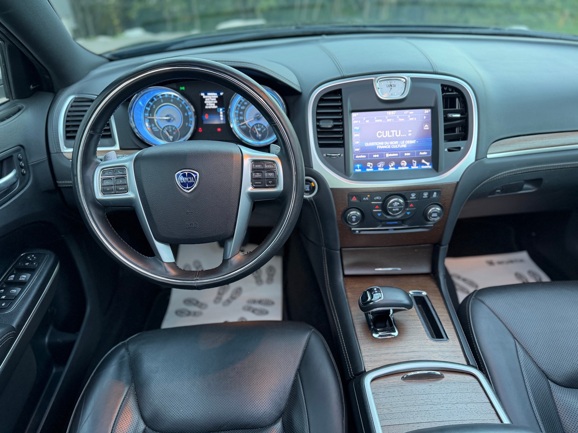 LANCIA Thema 3.6 Executive 4WD Automatic-image-7