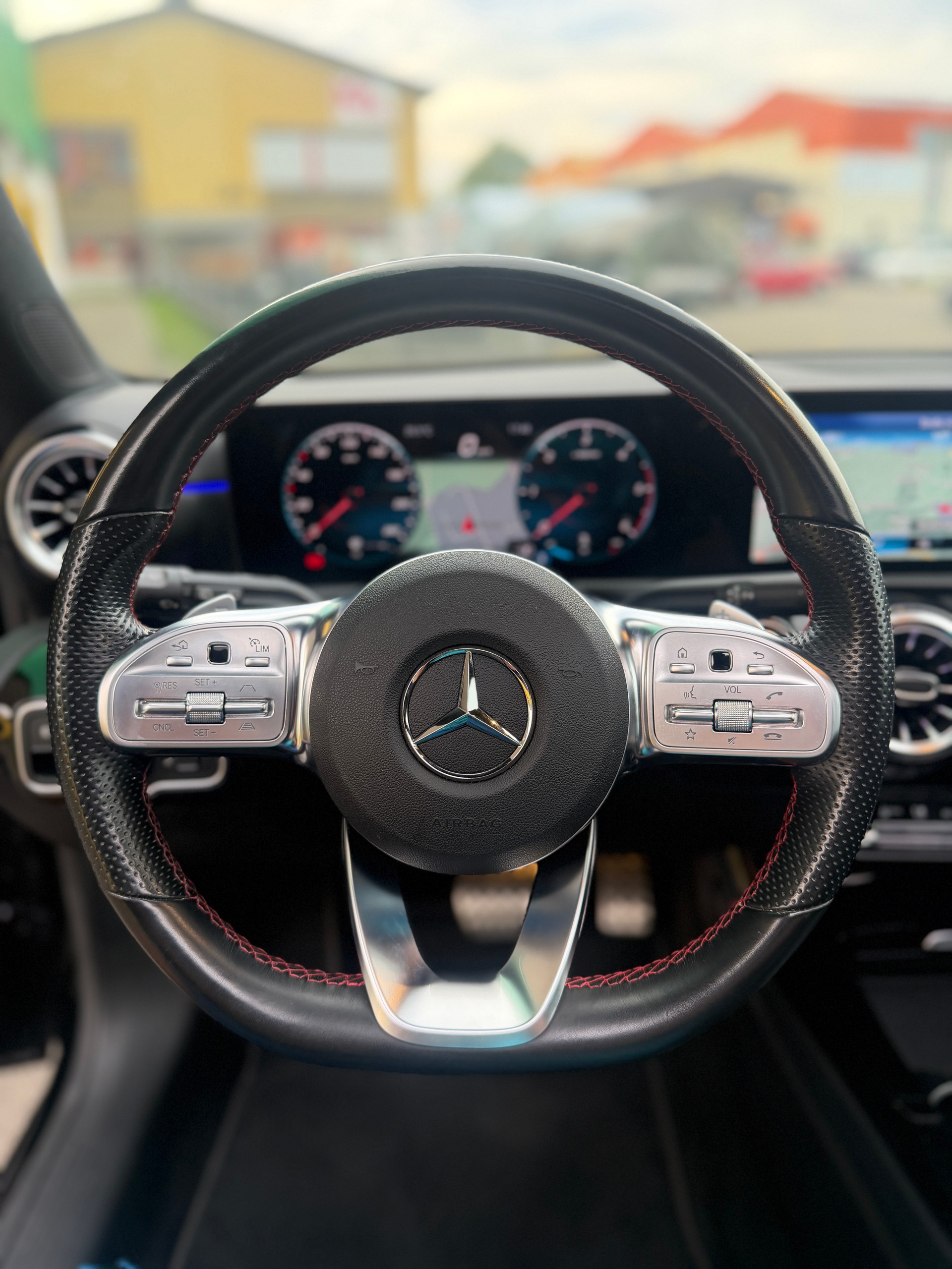 MERCEDES-BENZ A 220 d AMG Line 8G-DCT-image-10