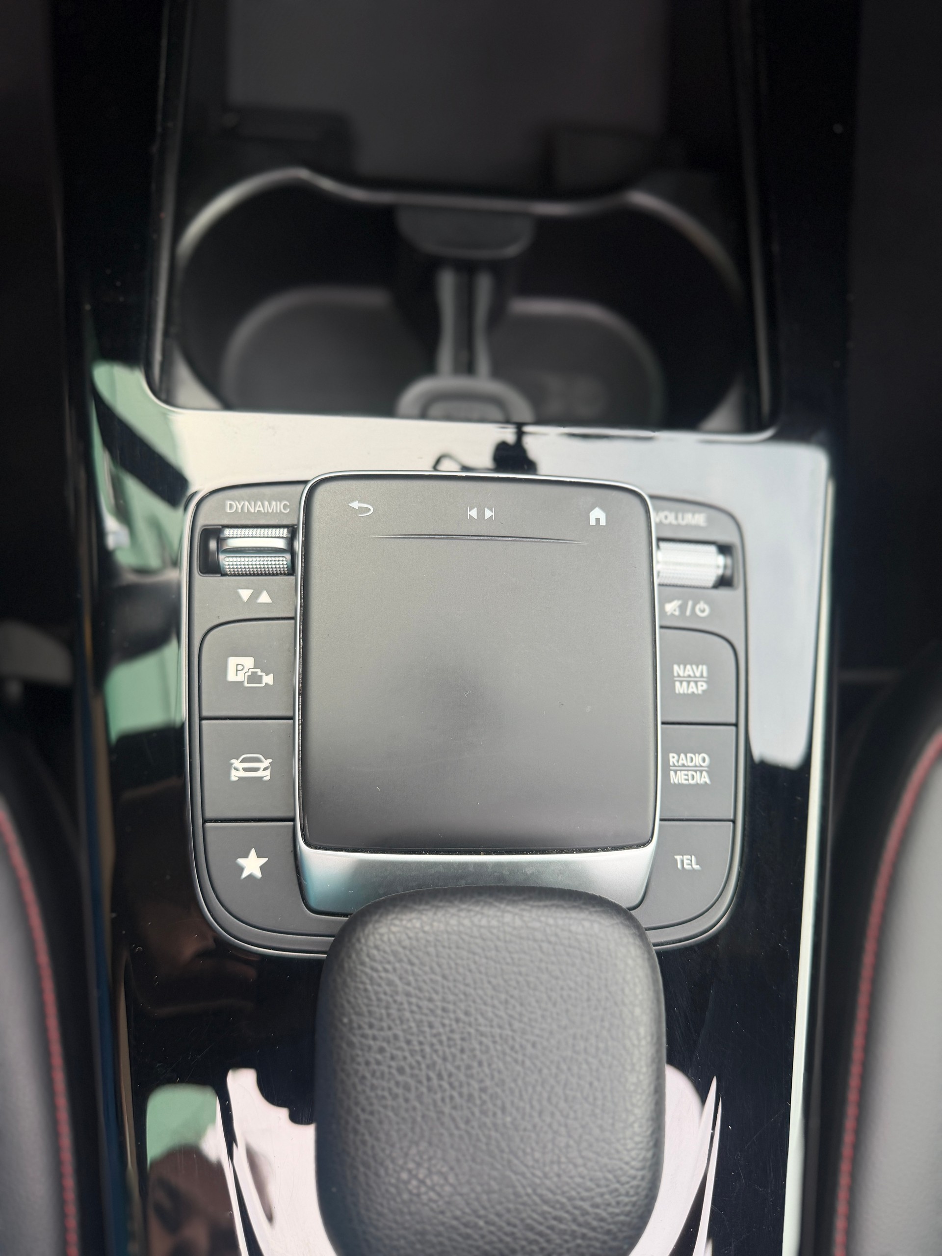 MERCEDES-BENZ A 220 d AMG Line 8G-DCT-image-11