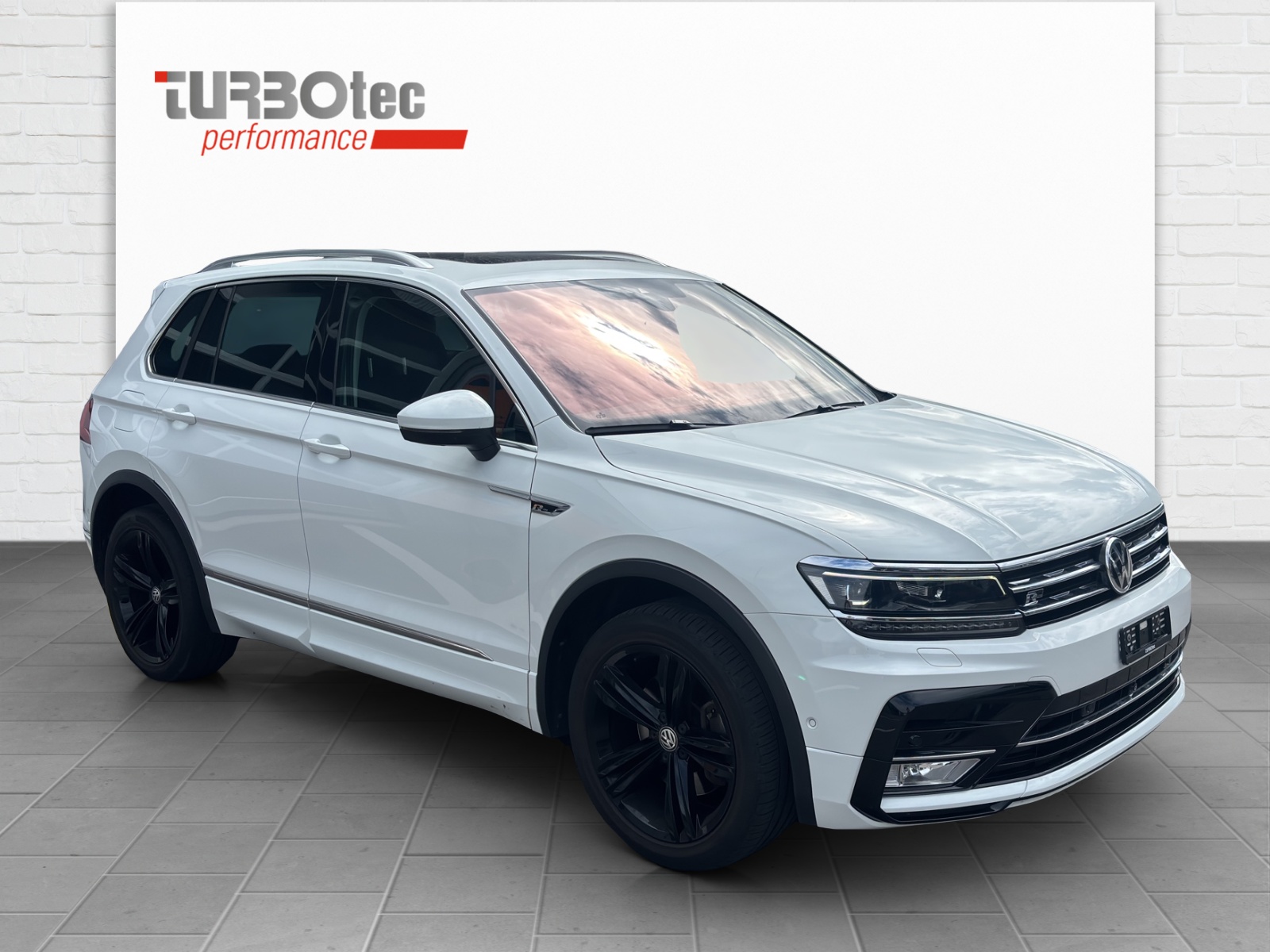 VW Tiguan 2.0TSI Highline 4Motion DSG-showroom-element-1
