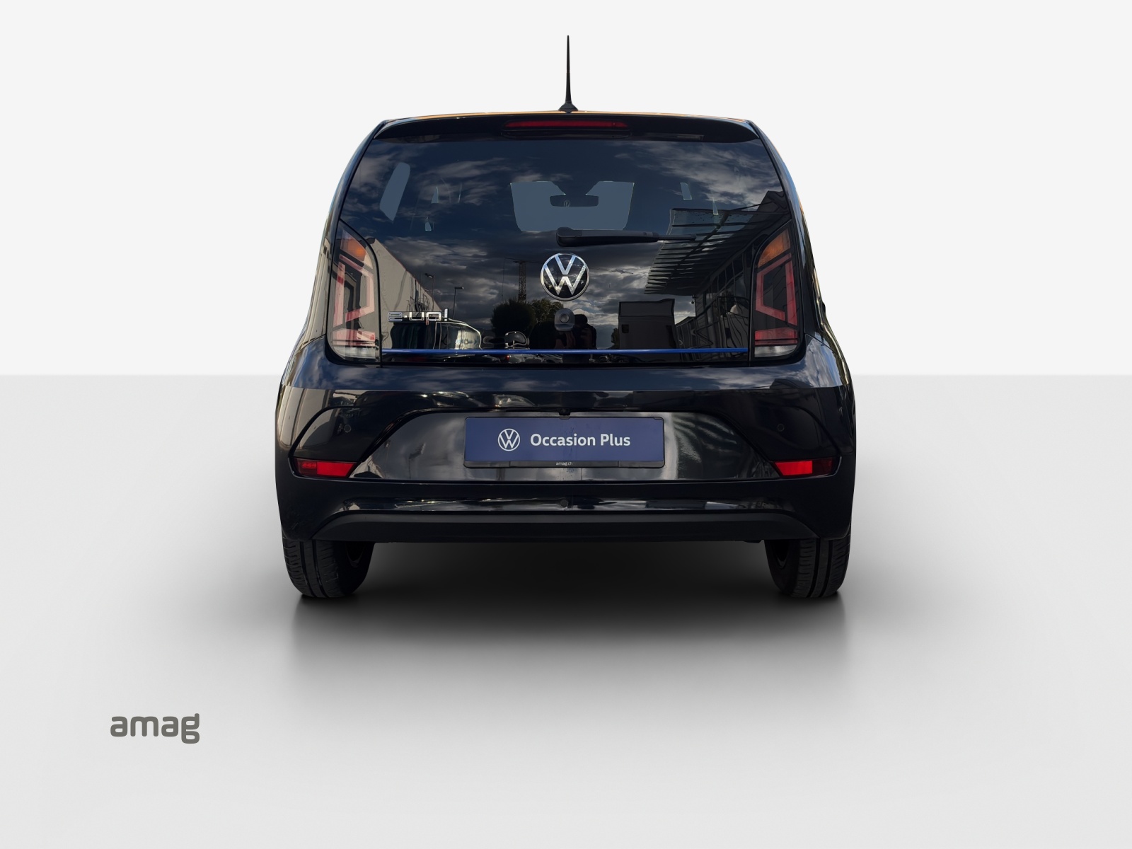 VW e-Up-showroom-element-3