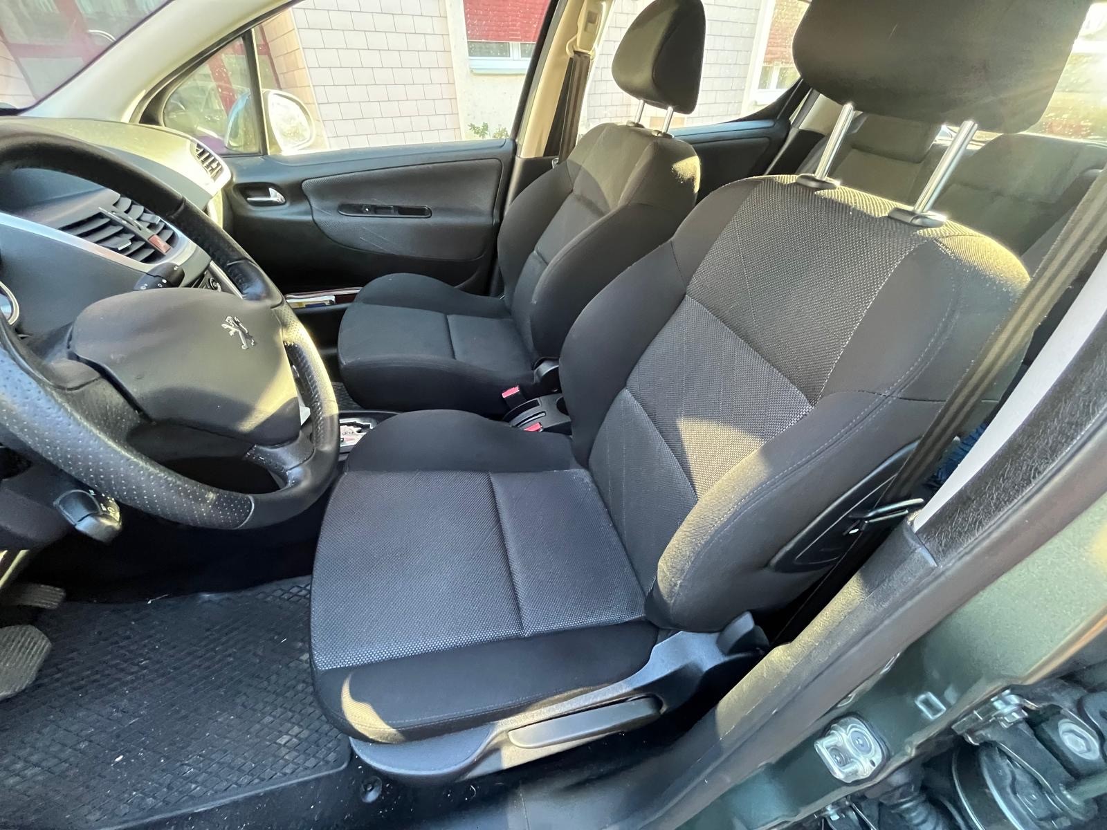 PEUGEOT 1.6 16V Black&Silver Edition-image-2
