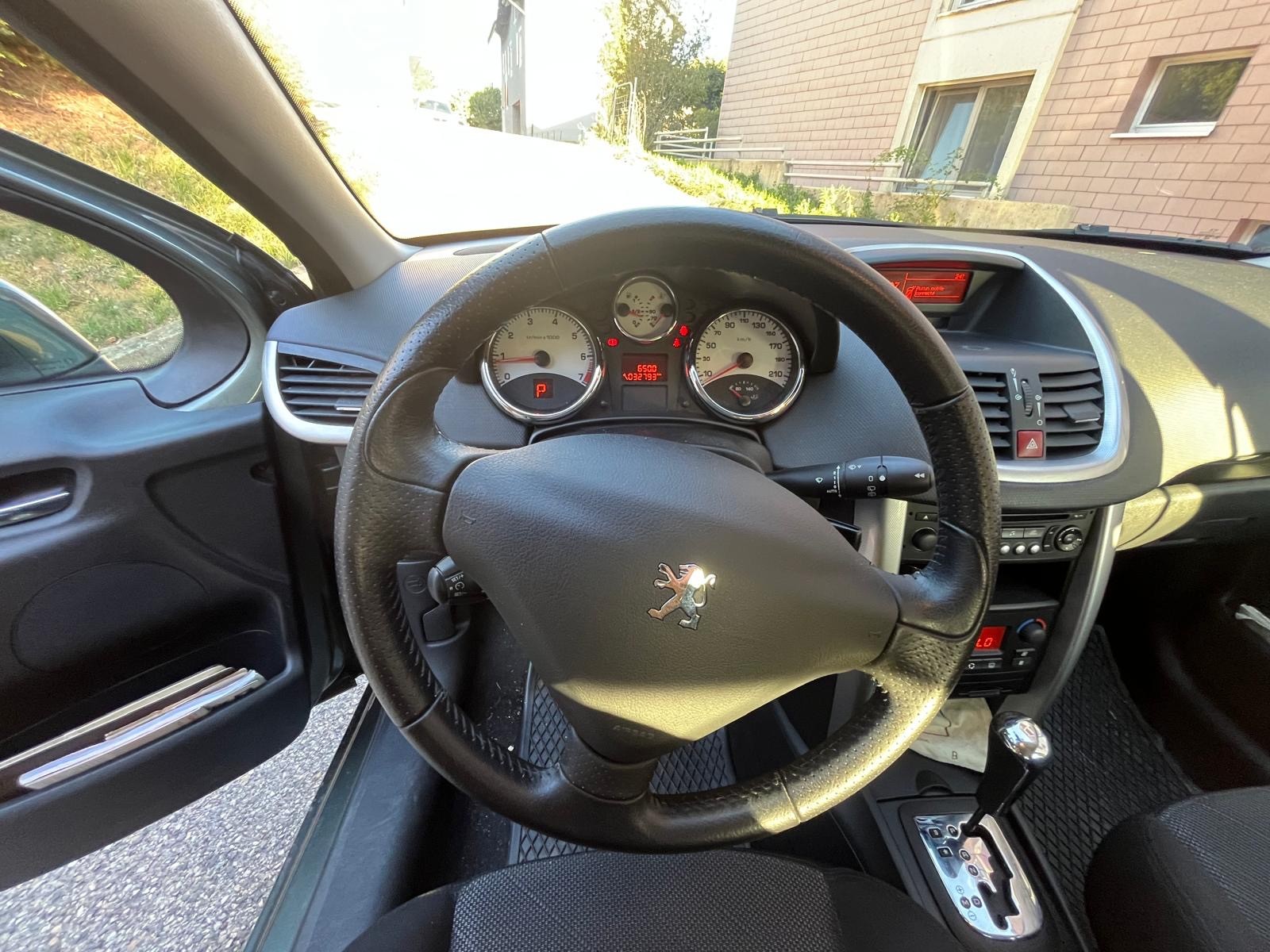 PEUGEOT 1.6 16V Black&Silver Edition-image-3