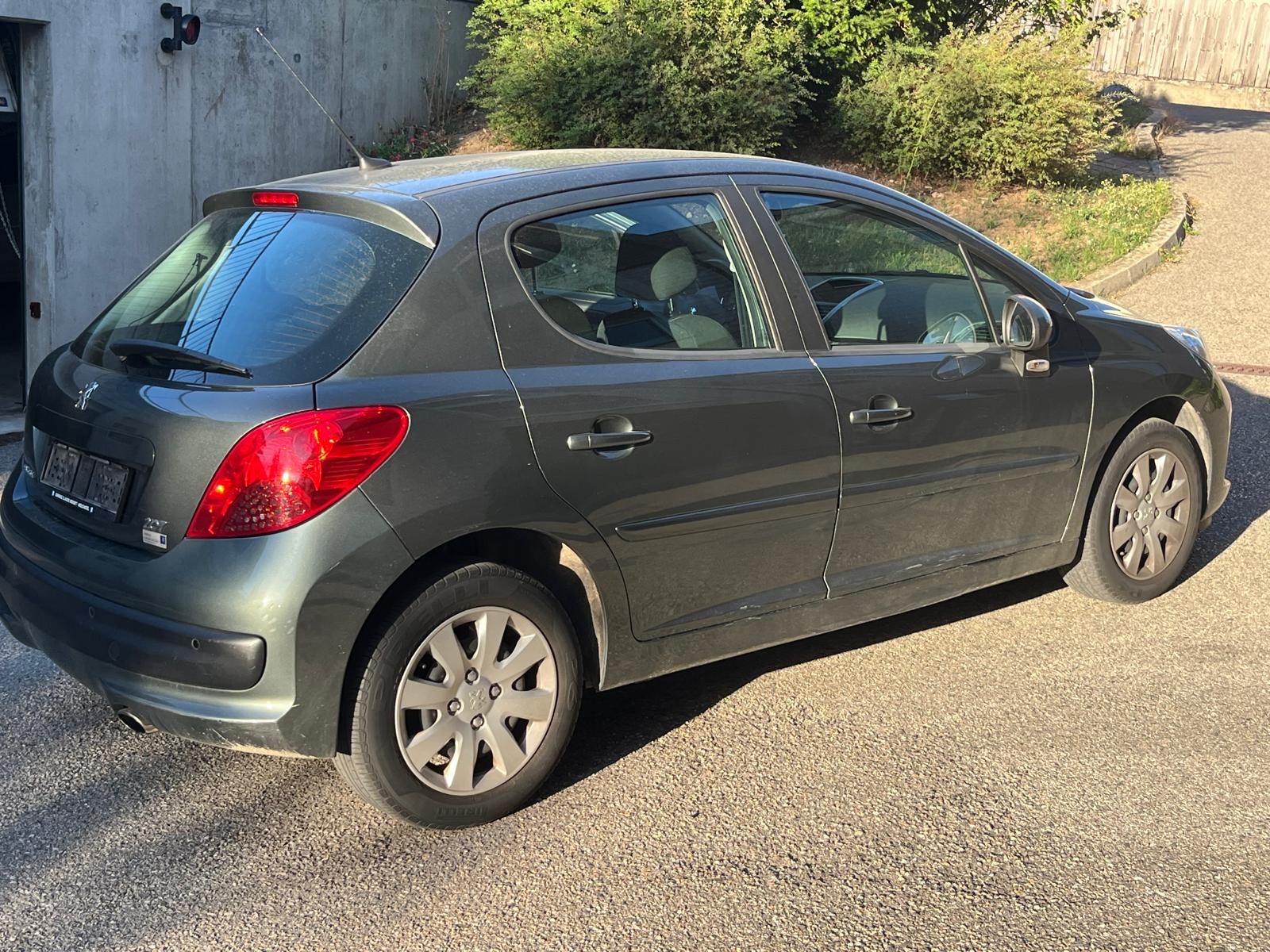 PEUGEOT 1.6 16V Black&Silver Edition-image-1