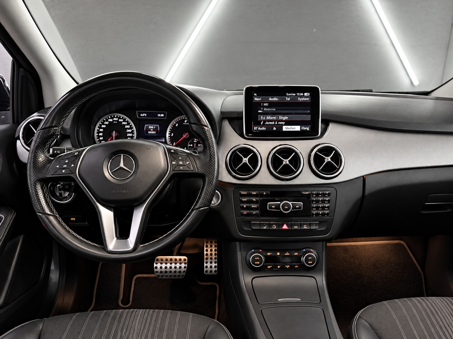 MERCEDES-BENZ B 200 7G-DCT-image-8