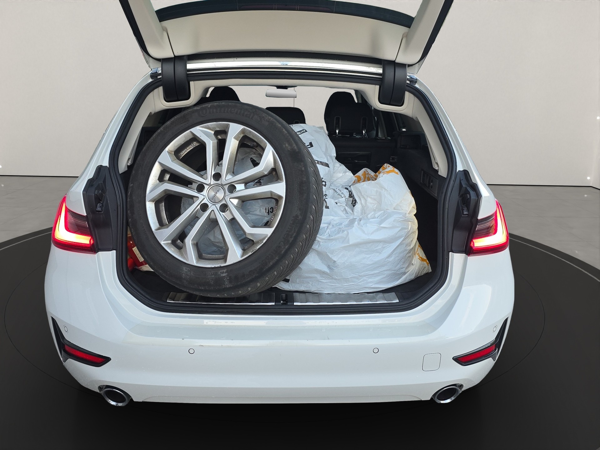 BMW 320d xDrive 48V Touring Steptronic-image-15