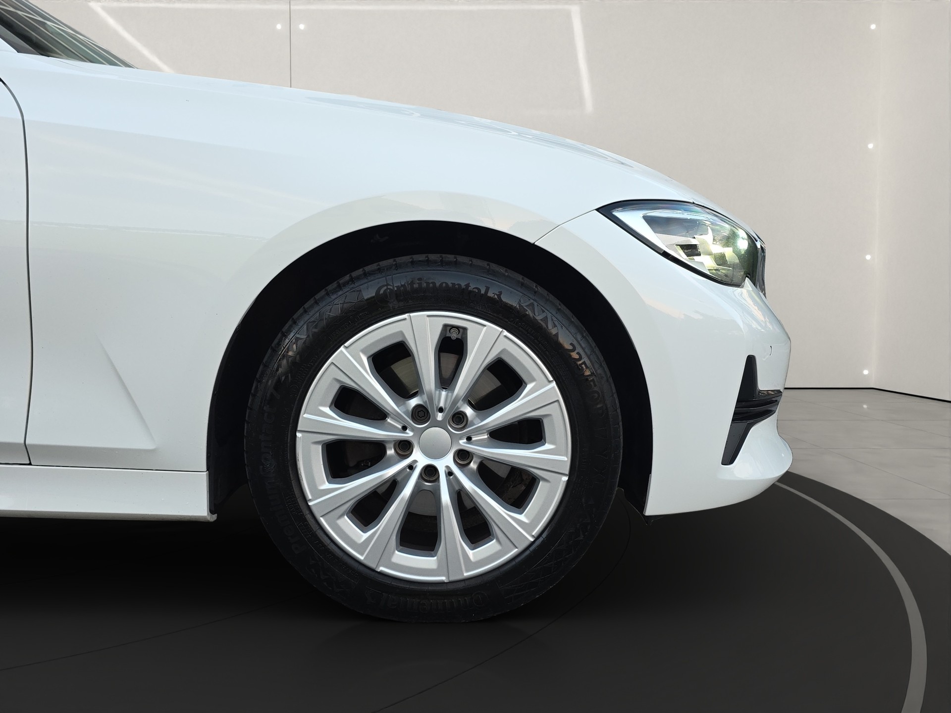 BMW 320d xDrive 48V Touring Steptronic-image-16