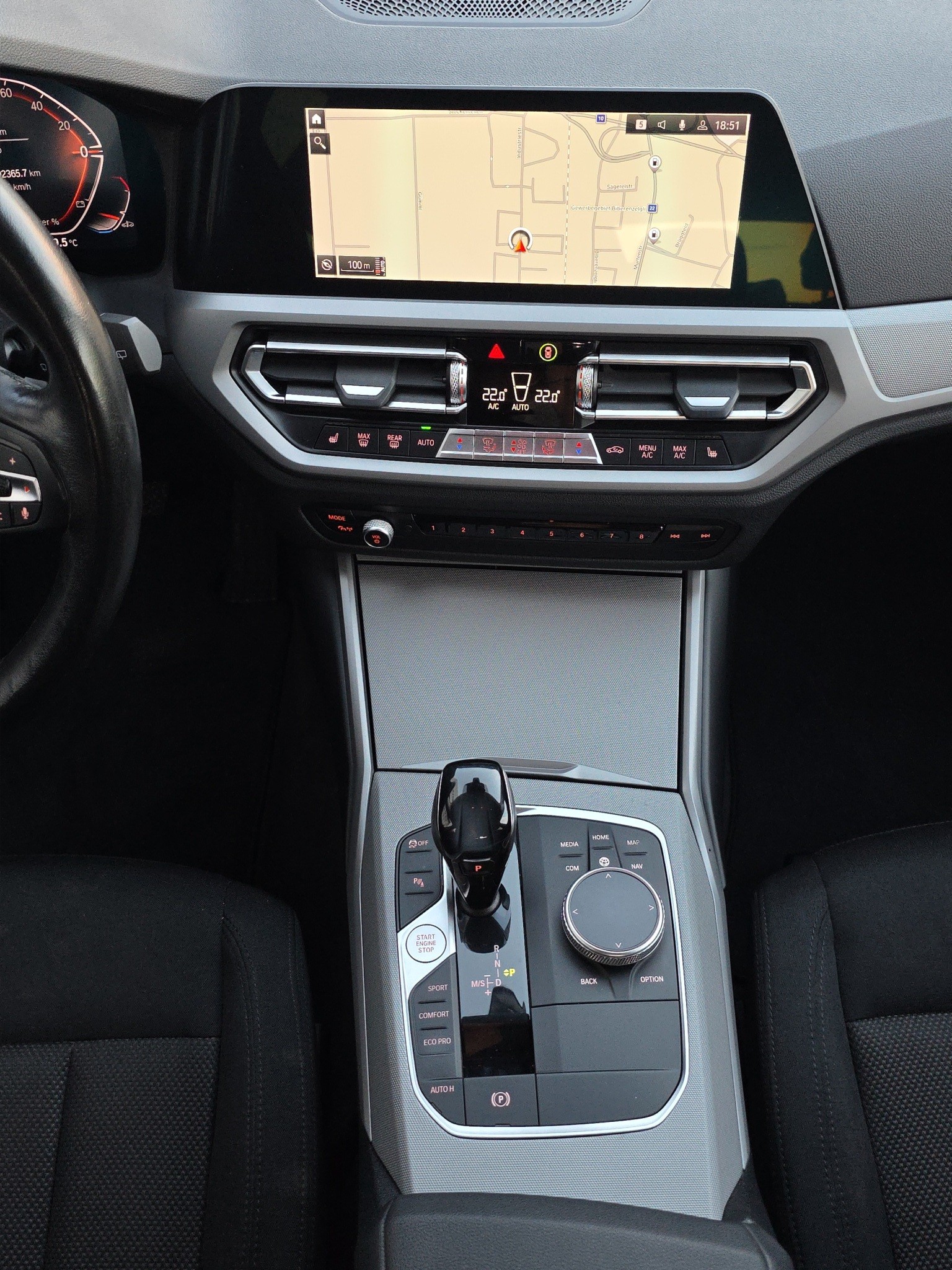 BMW 320d xDrive 48V Touring Steptronic-image-12