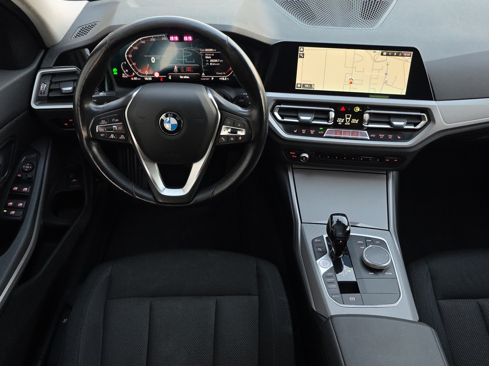 BMW 320d xDrive 48V Touring Steptronic-image-11
