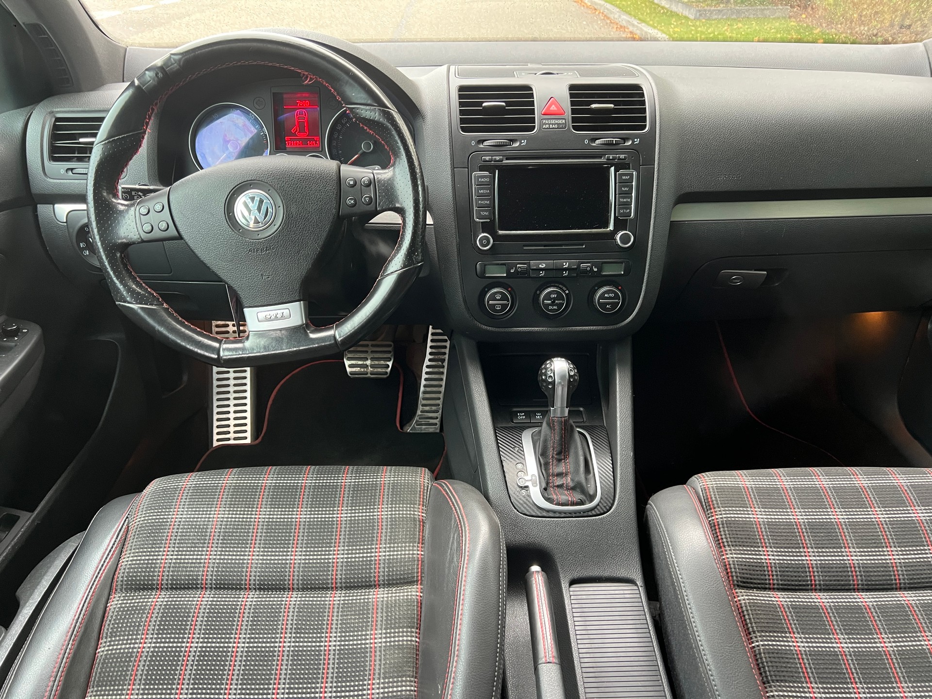 VW Golf 2.0 TFSI GTI Edition 30-image-6