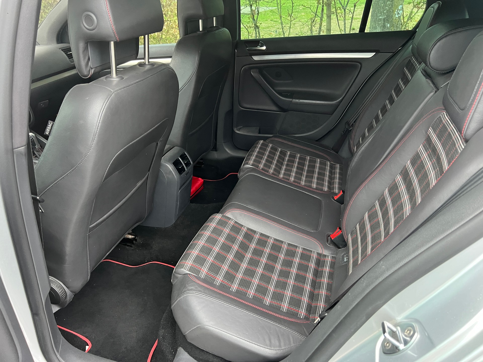 VW Golf 2.0 TFSI GTI Edition 30-image-10