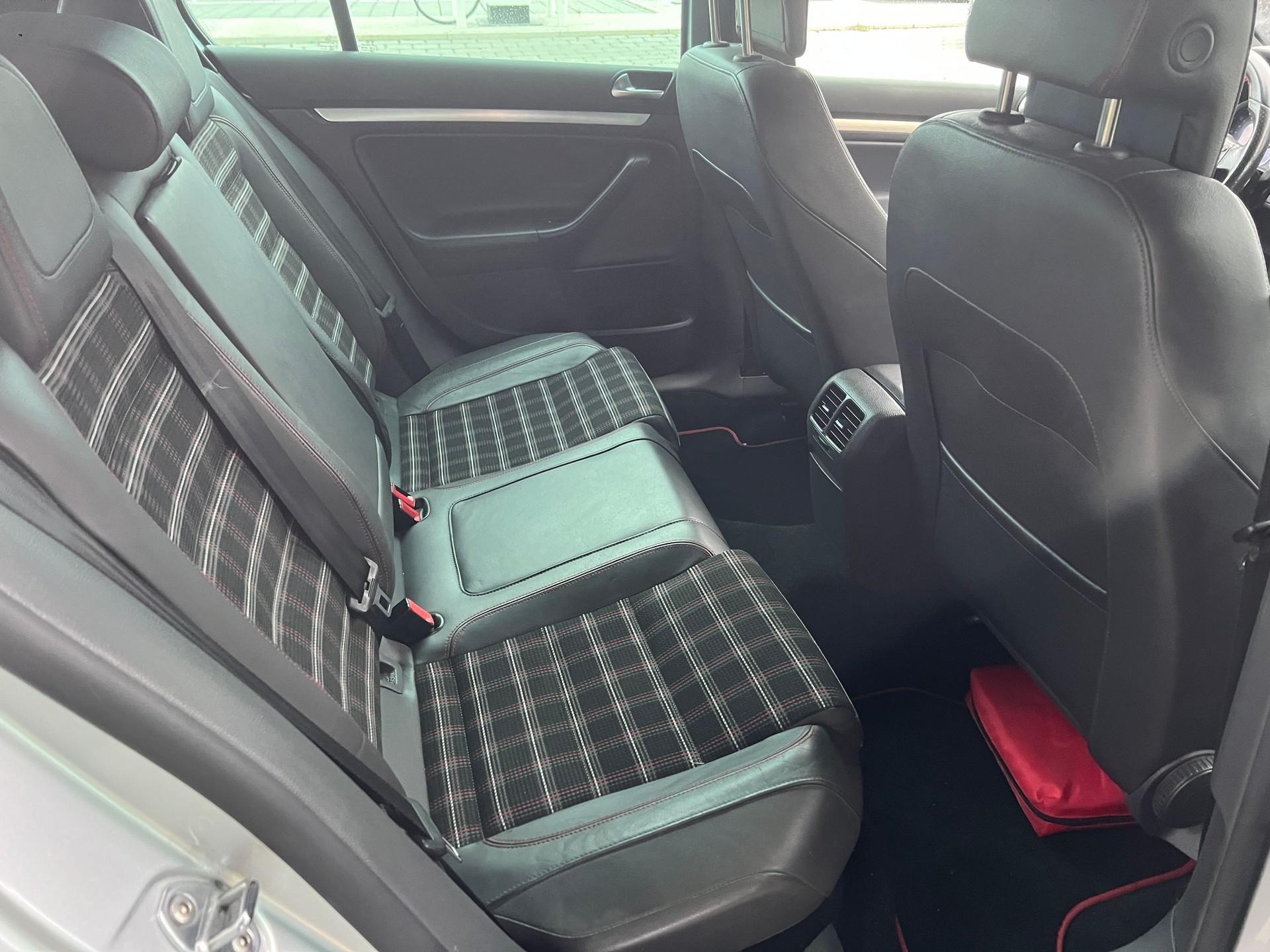 VW Golf 2.0 TFSI GTI Edition 30-image-12