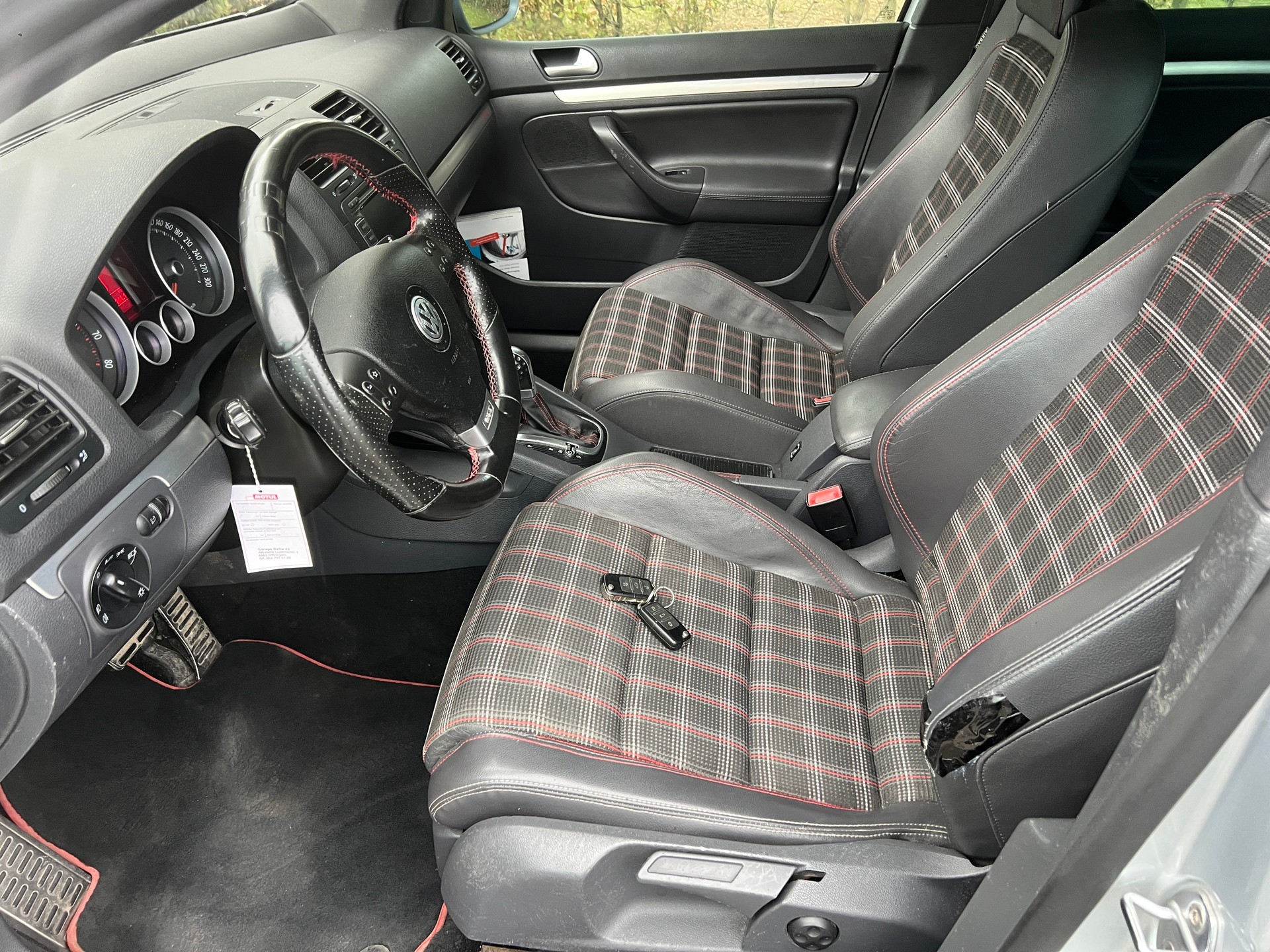 VW Golf 2.0 TFSI GTI Edition 30-image-8