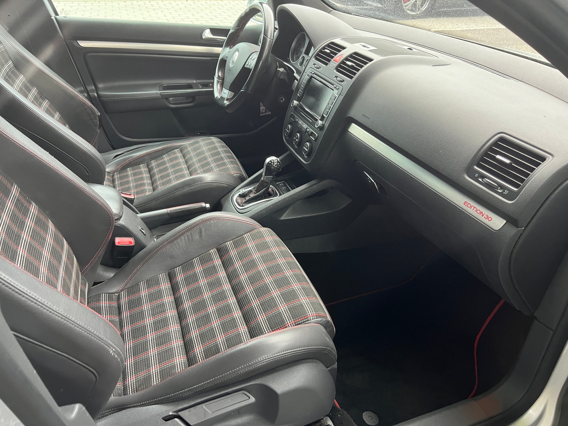 VW Golf 2.0 TFSI GTI Edition 30-image-11