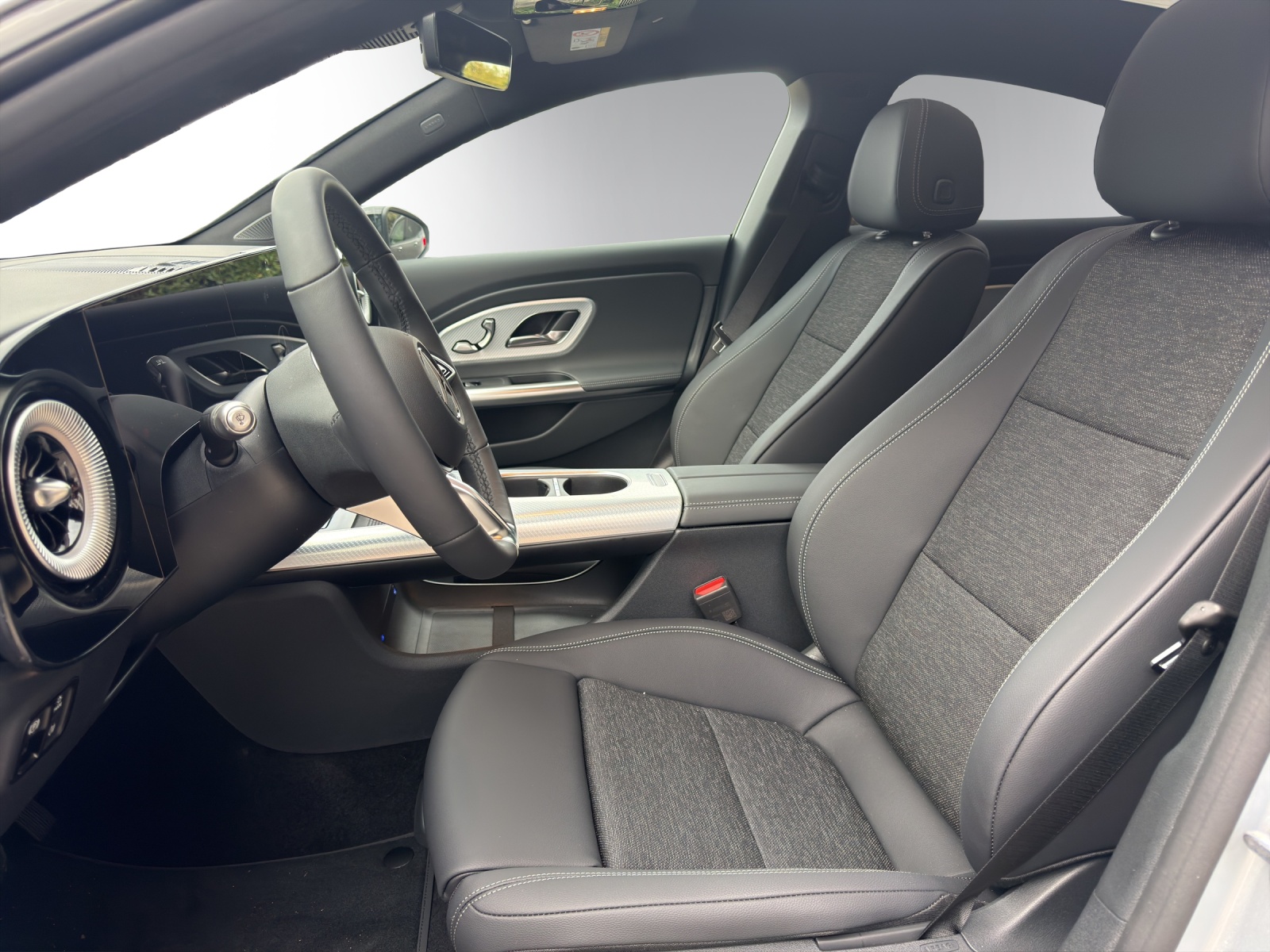 MERCEDES-BENZ CLA 200 8G-DCT 4Matic-image-8