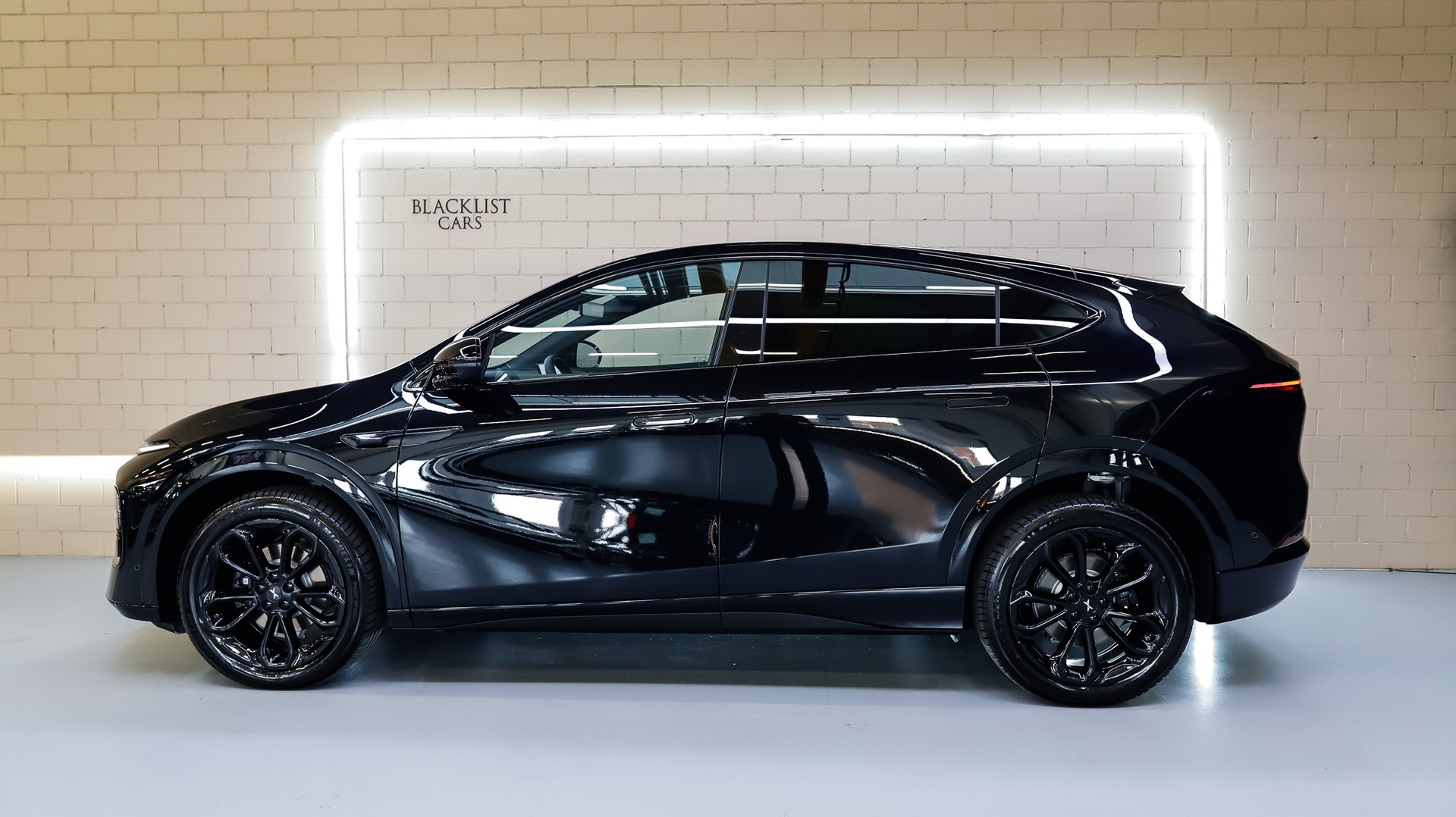 XPENG G6 80kWh Performance AWD BLACK EDITION * Anhängerkupplung *-showroom-element-3