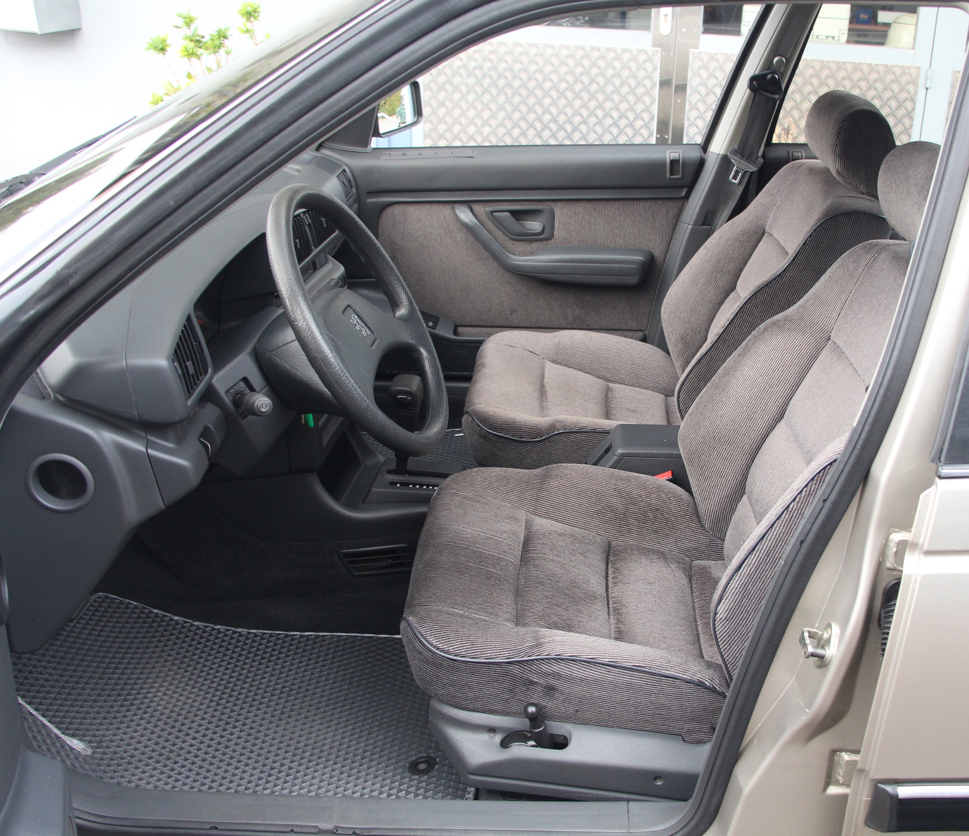 PEUGEOT 405 1.9 SRI-image-7