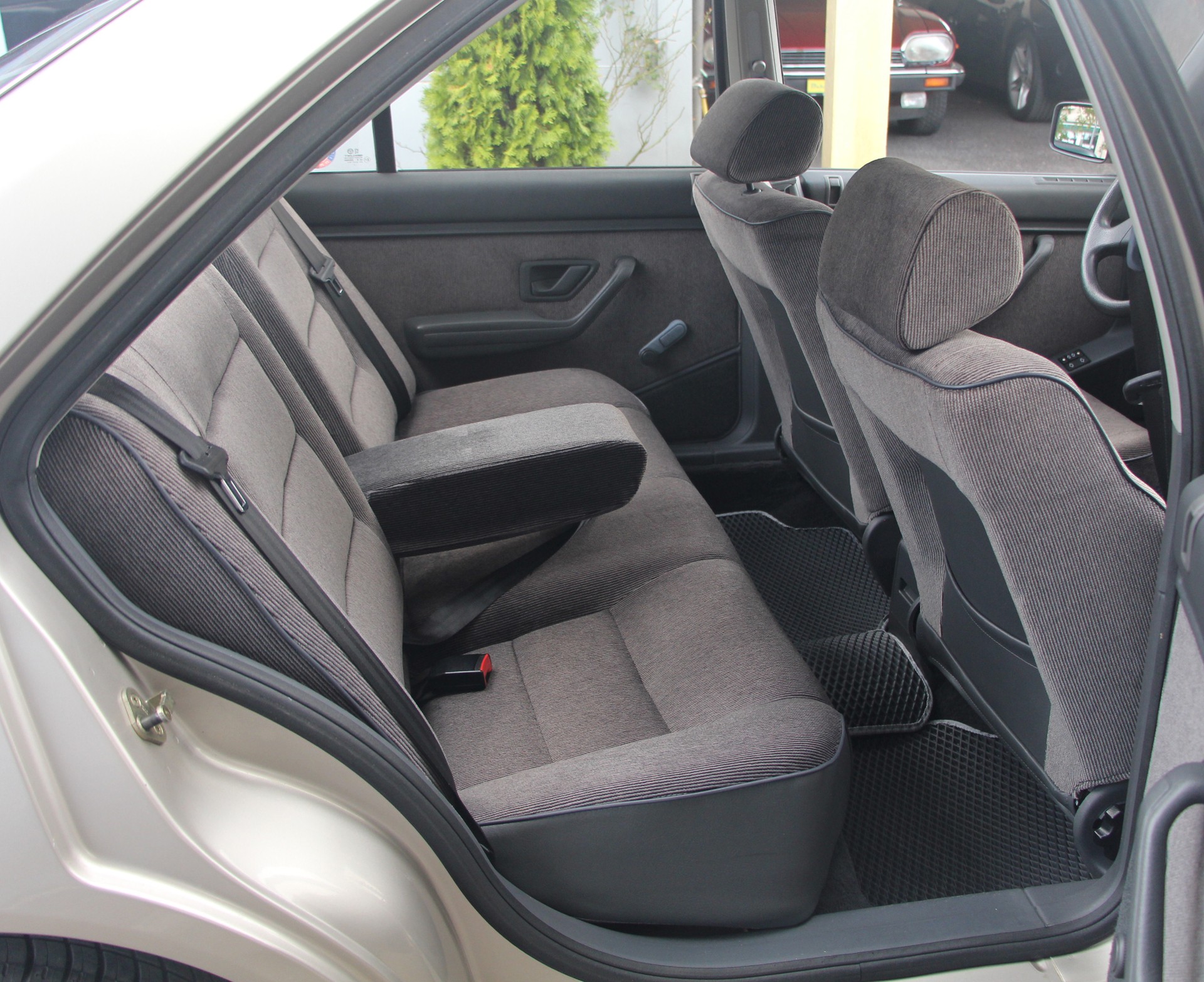 PEUGEOT 405 1.9 SRI-image-11