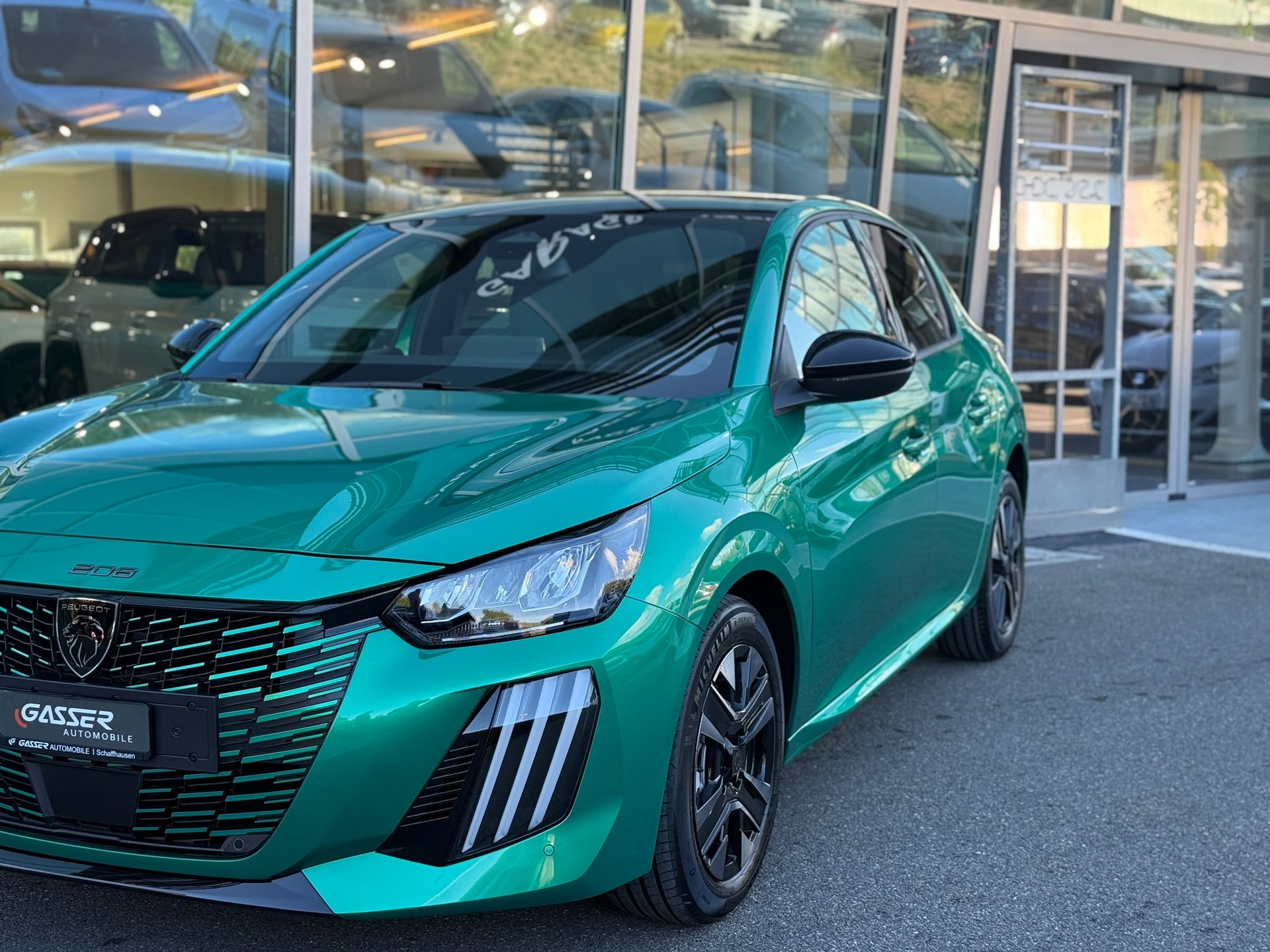 PEUGEOT 208 1.2 MHEV 110 Sondermodell ENVY-image-1