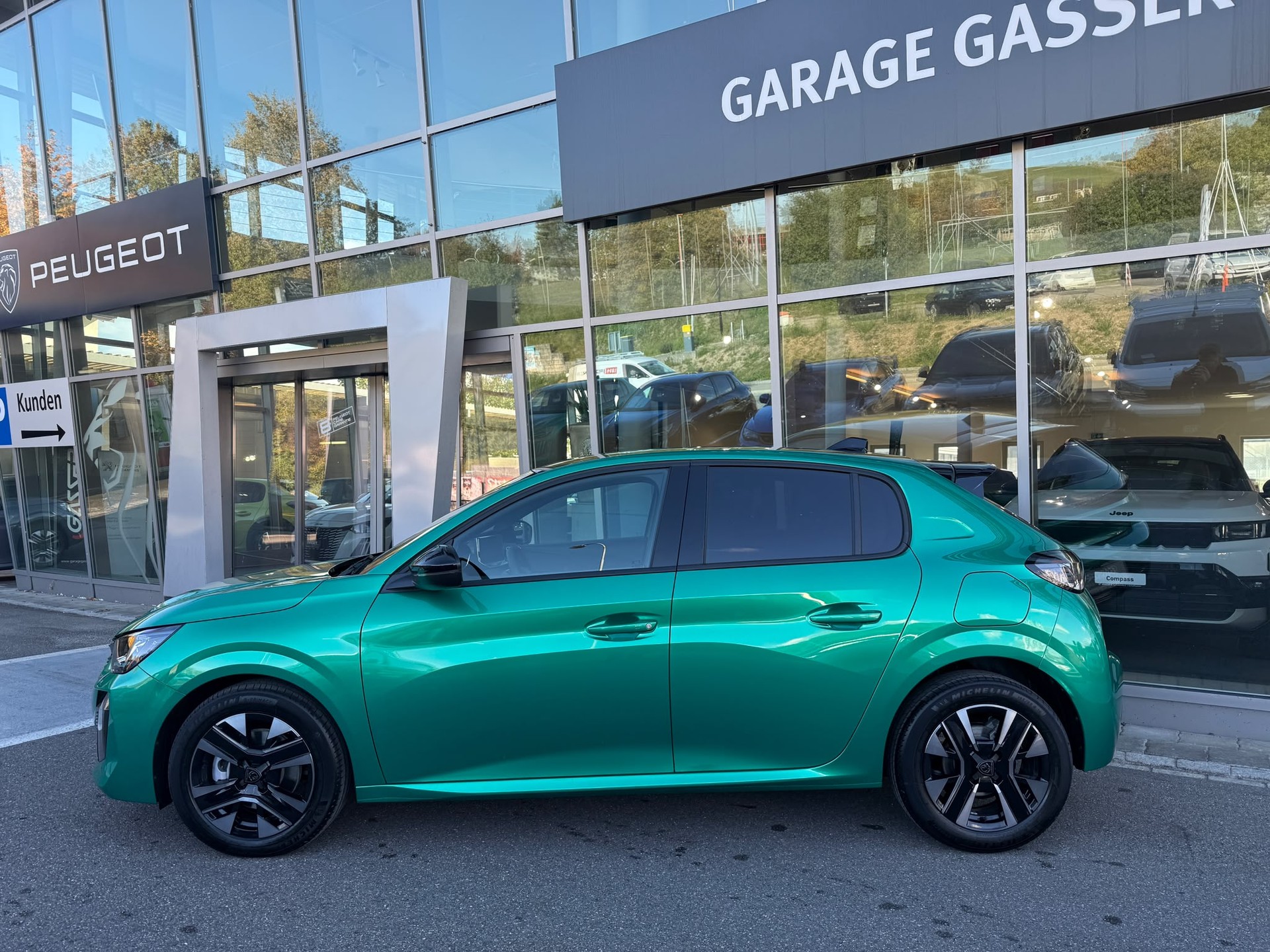 PEUGEOT 208 1.2 MHEV 110 Sondermodell ENVY-image-2