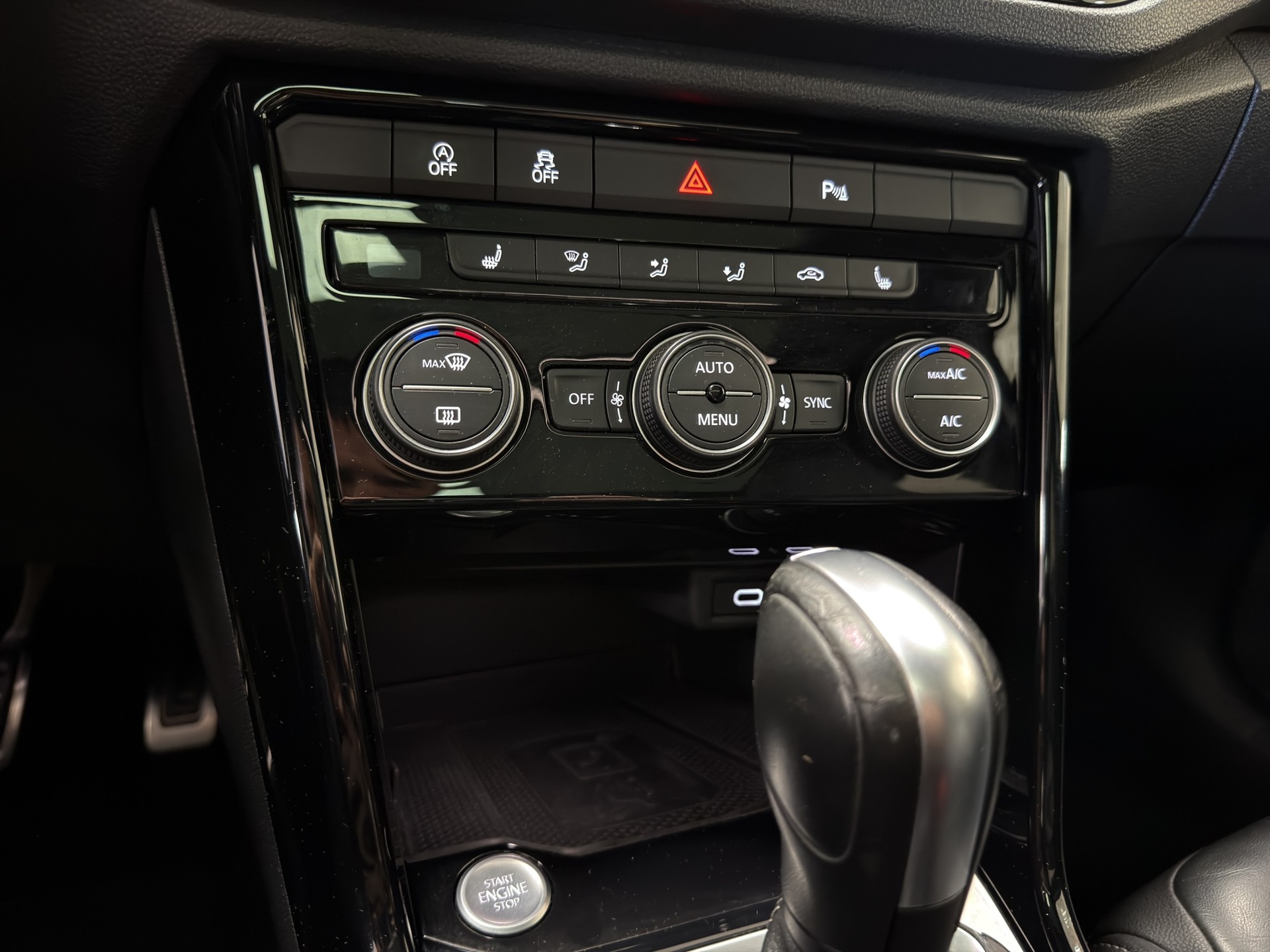 VW T-Roc 2.0 TSI R DSG 4Motion-image-26