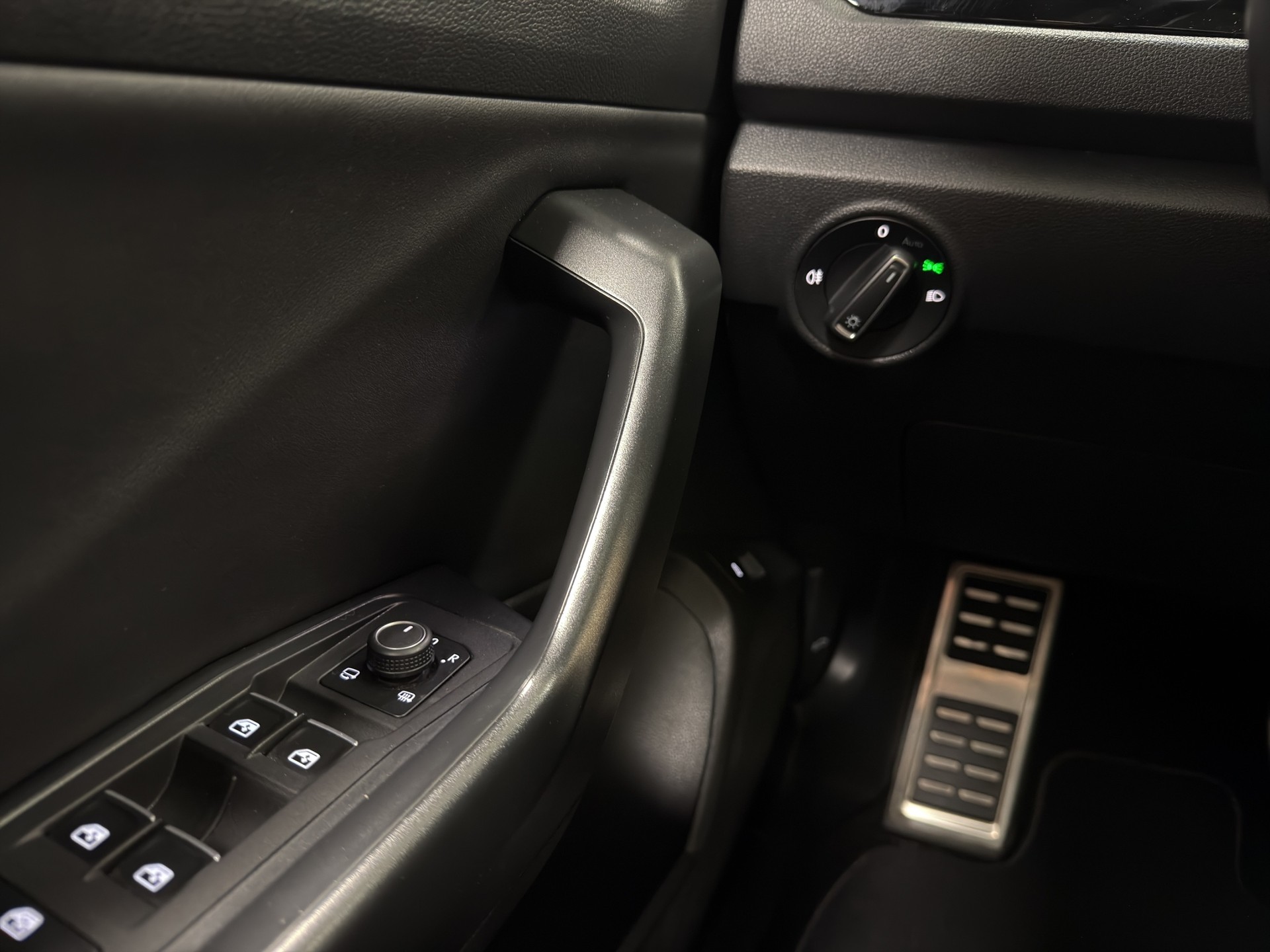 VW T-Roc 2.0 TSI R DSG 4Motion-image-28